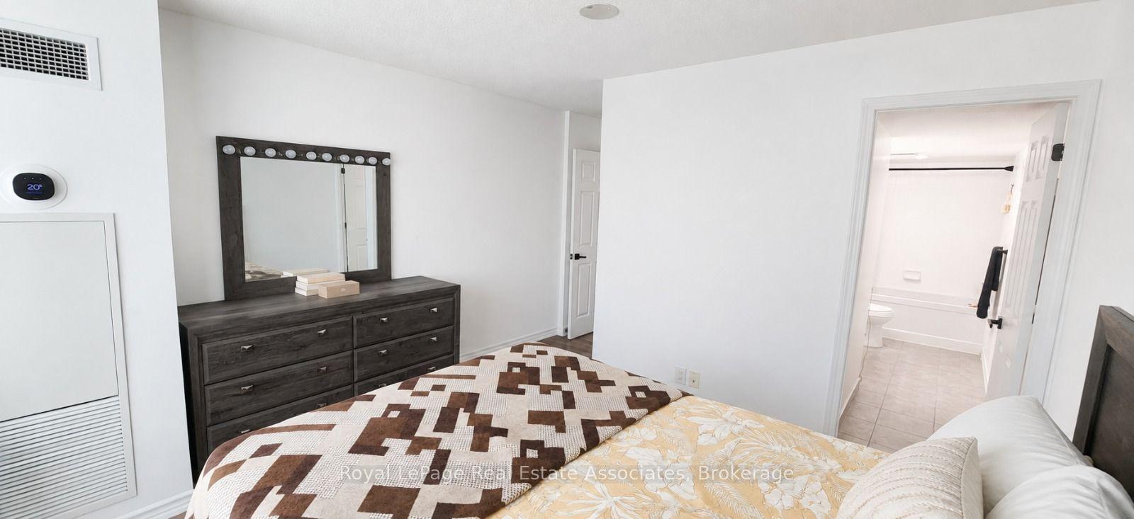 Photo 19 of Unit 1910, 19 Grand Trunk Crescent, Toronto, Waterfront Communities — HOMEH