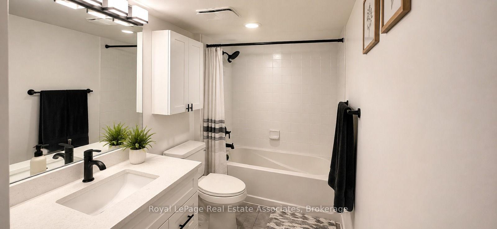 Photo 20 of Unit 1910, 19 Grand Trunk Crescent, Toronto, Waterfront Communities — HOMEH