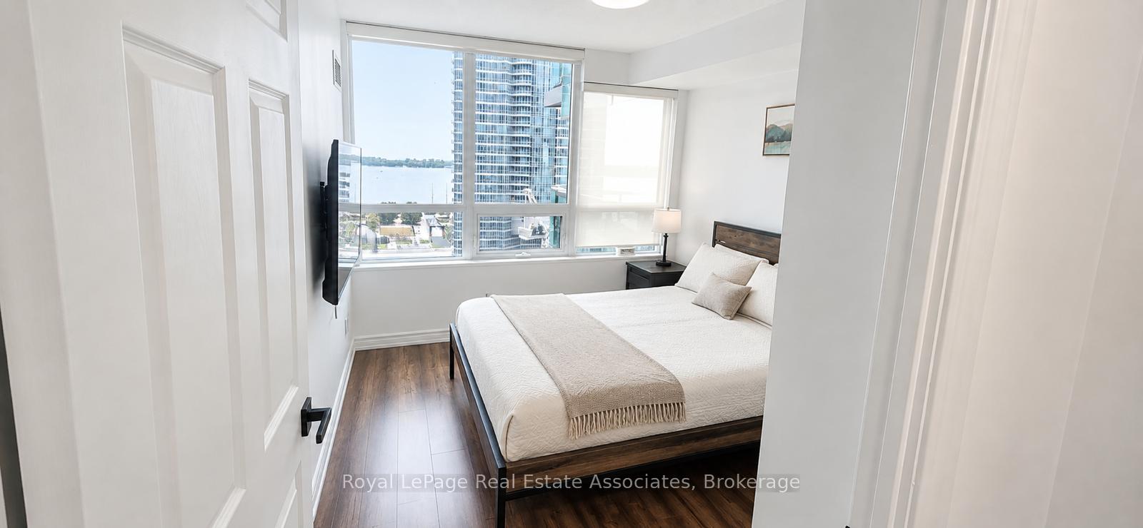 Photo 21 of Unit 1910, 19 Grand Trunk Crescent, Toronto, Waterfront Communities — HOMEH