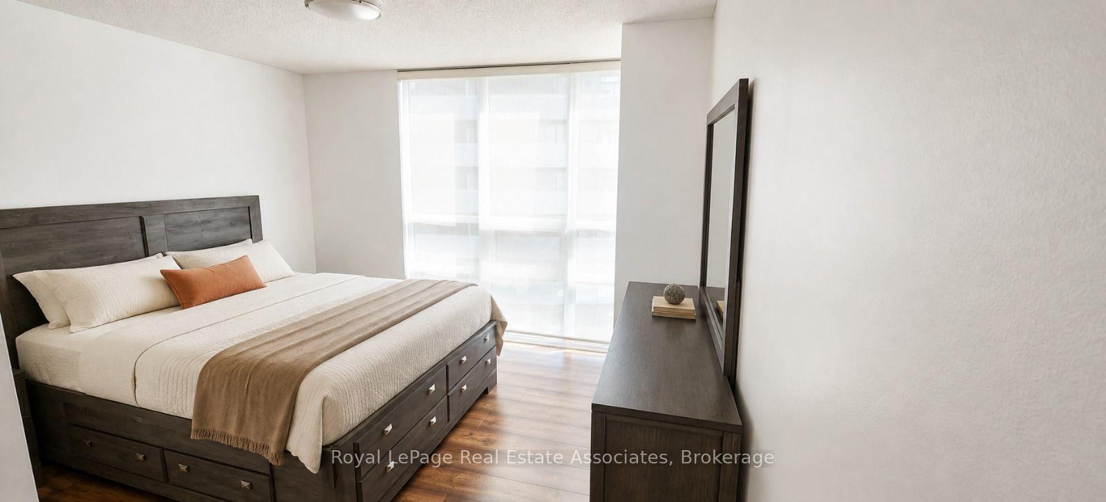 Photo 22 of Unit 1910, 19 Grand Trunk Crescent, Toronto, Waterfront Communities — HOMEH