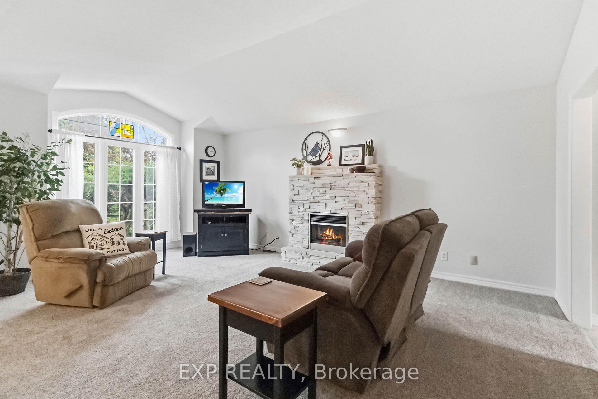 Photo 5 of 144 Stephen Moore Drive, Middlesex Centre, Kilworth — HOMEH