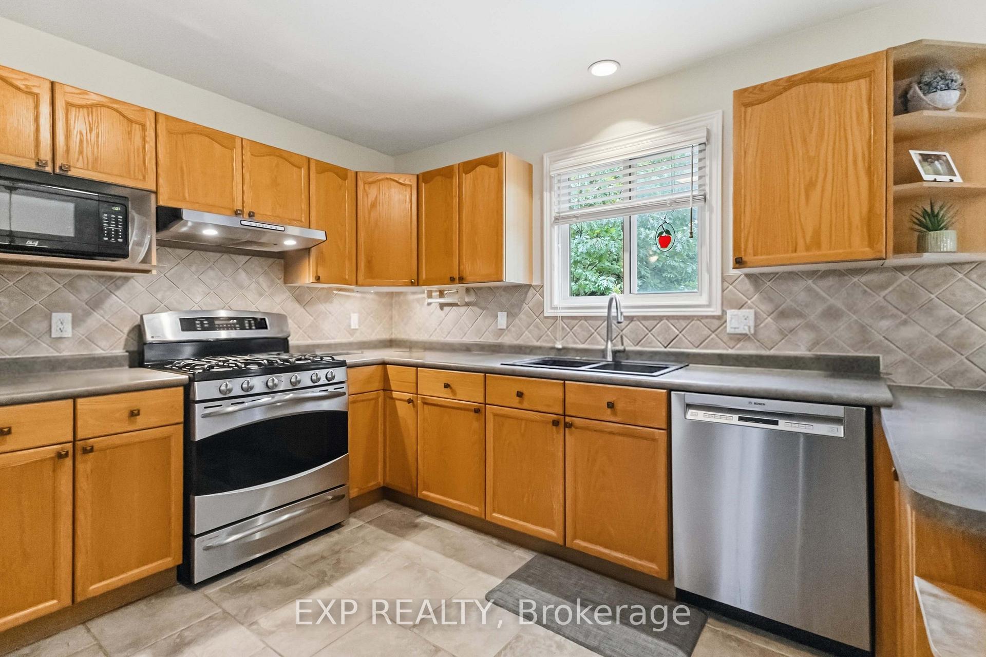 Photo 7 of 144 Stephen Moore Drive, Middlesex Centre, Kilworth — HOMEH