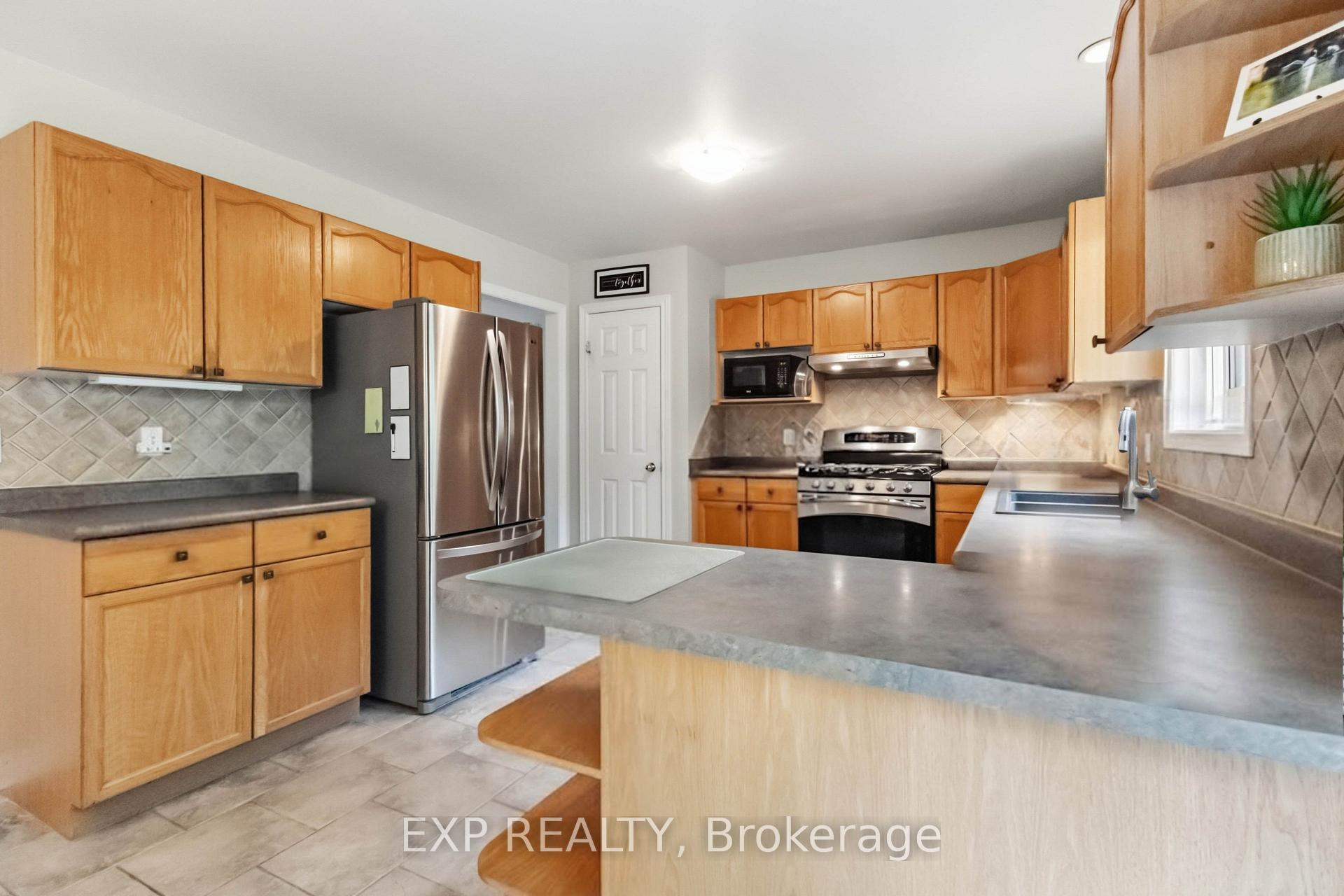 Photo 8 of 144 Stephen Moore Drive, Middlesex Centre, Kilworth — HOMEH
