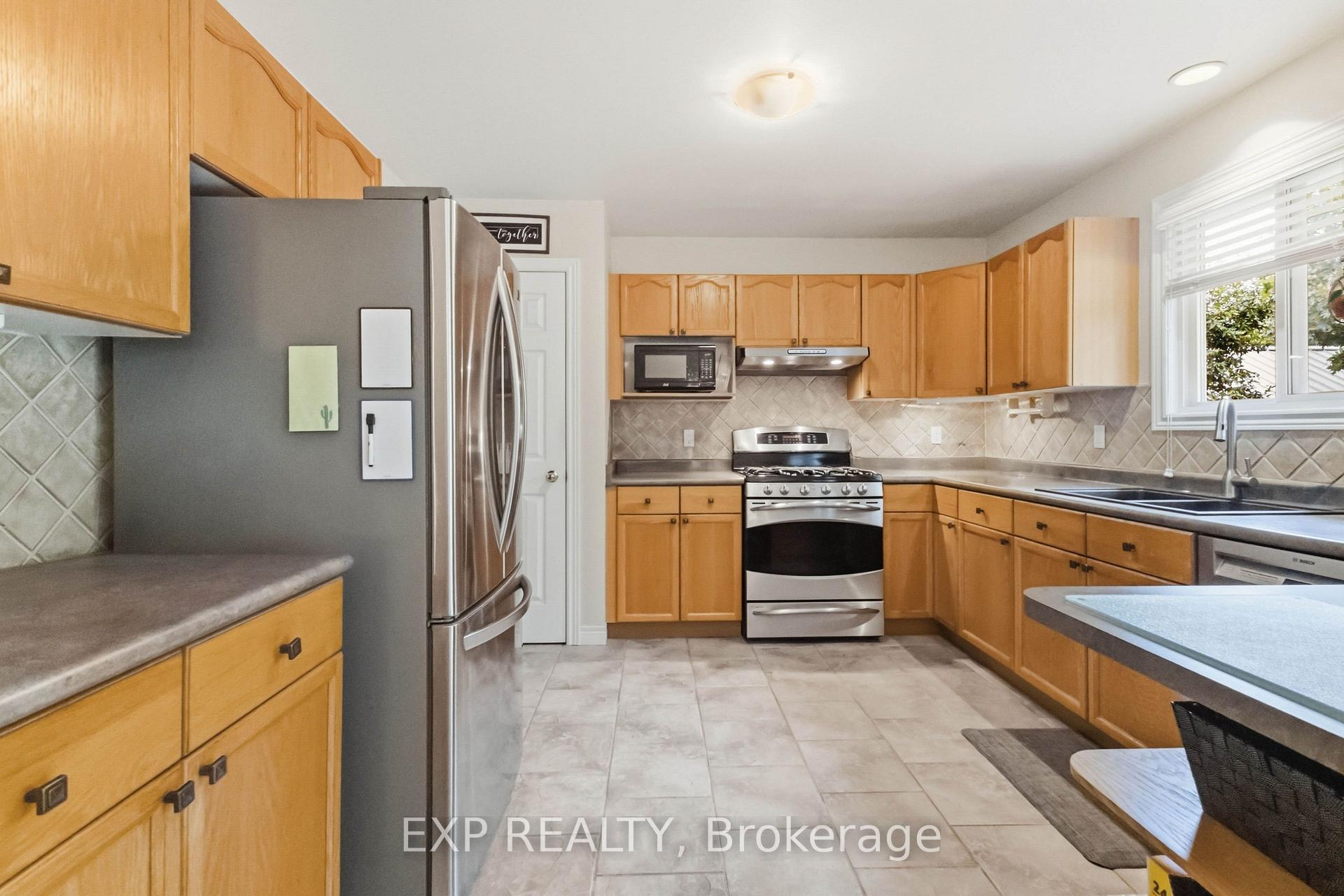 Photo 9 of 144 Stephen Moore Drive, Middlesex Centre, Kilworth — HOMEH
