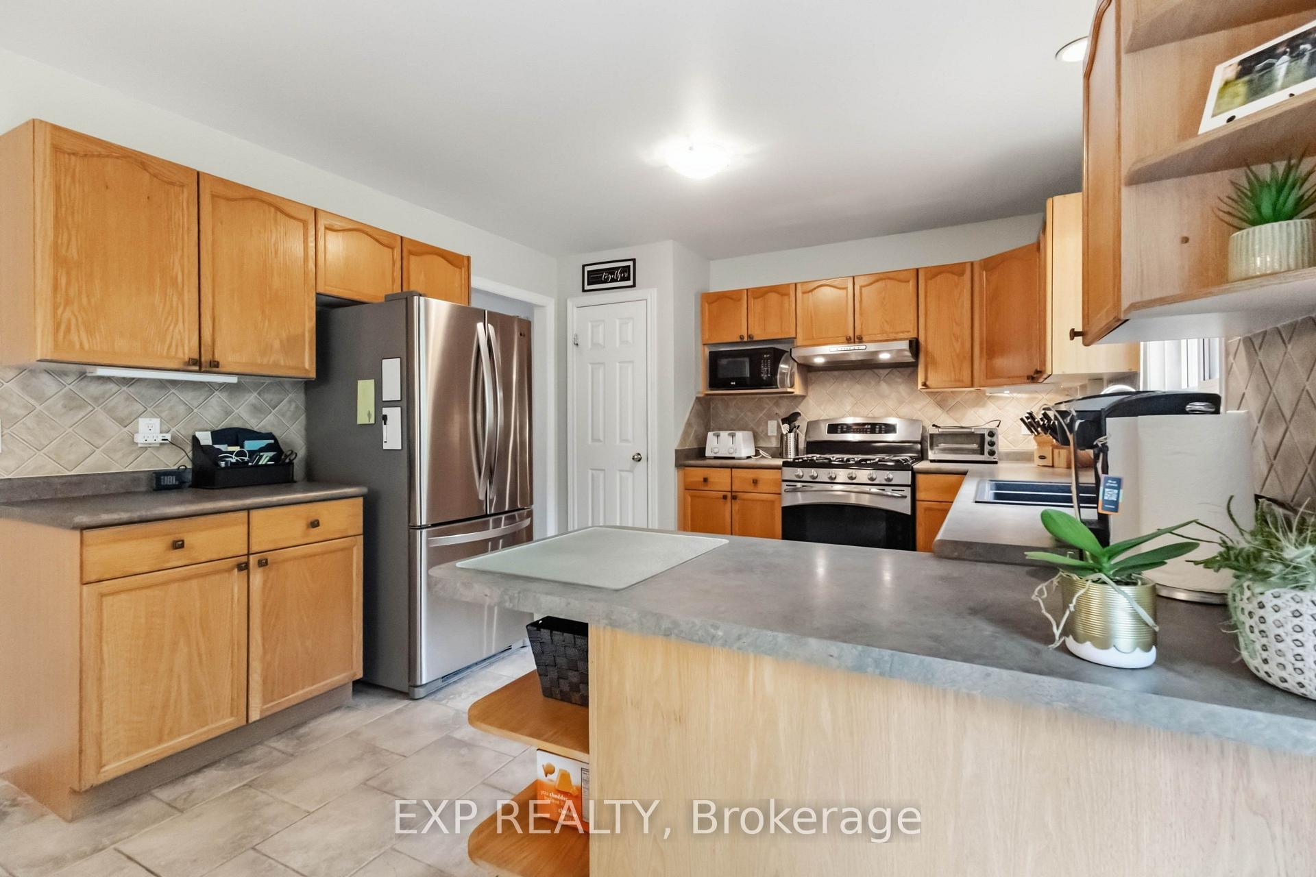 Photo 11 of 144 Stephen Moore Drive, Middlesex Centre, Kilworth — HOMEH
