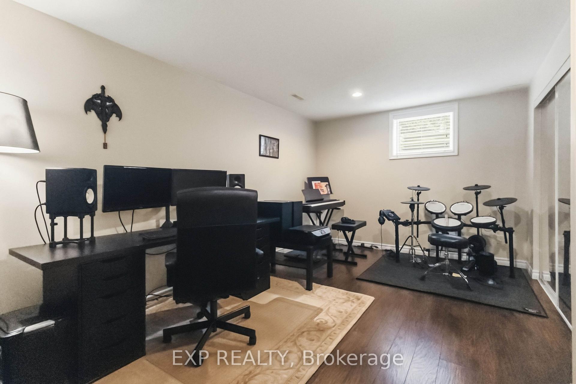 Photo 21 of 144 Stephen Moore Drive, Middlesex Centre, Kilworth — HOMEH