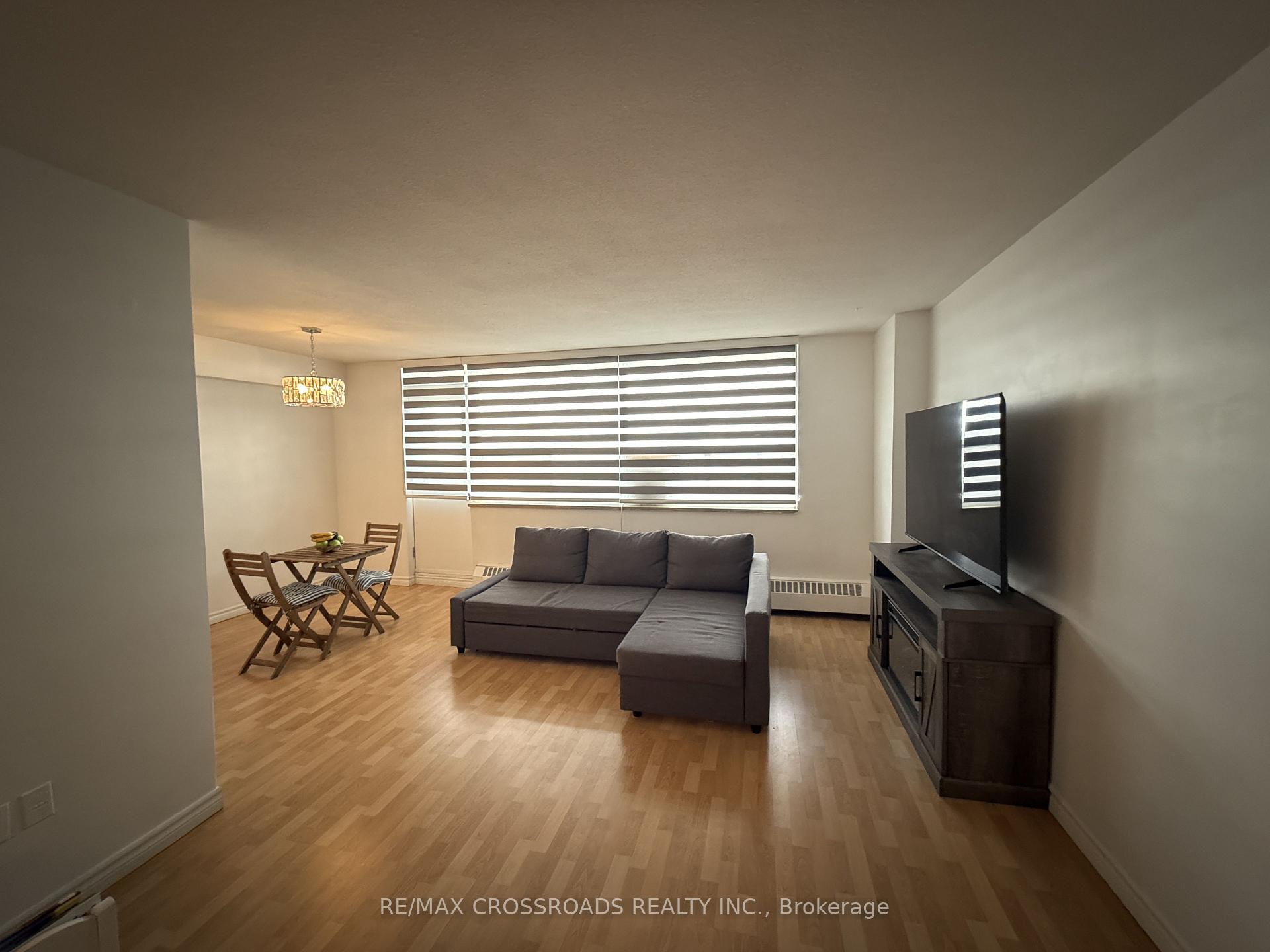 Photo 3 of Unit 1004, 5 Frith Road, North York, Glenfield-Jane Heights — HOMEH