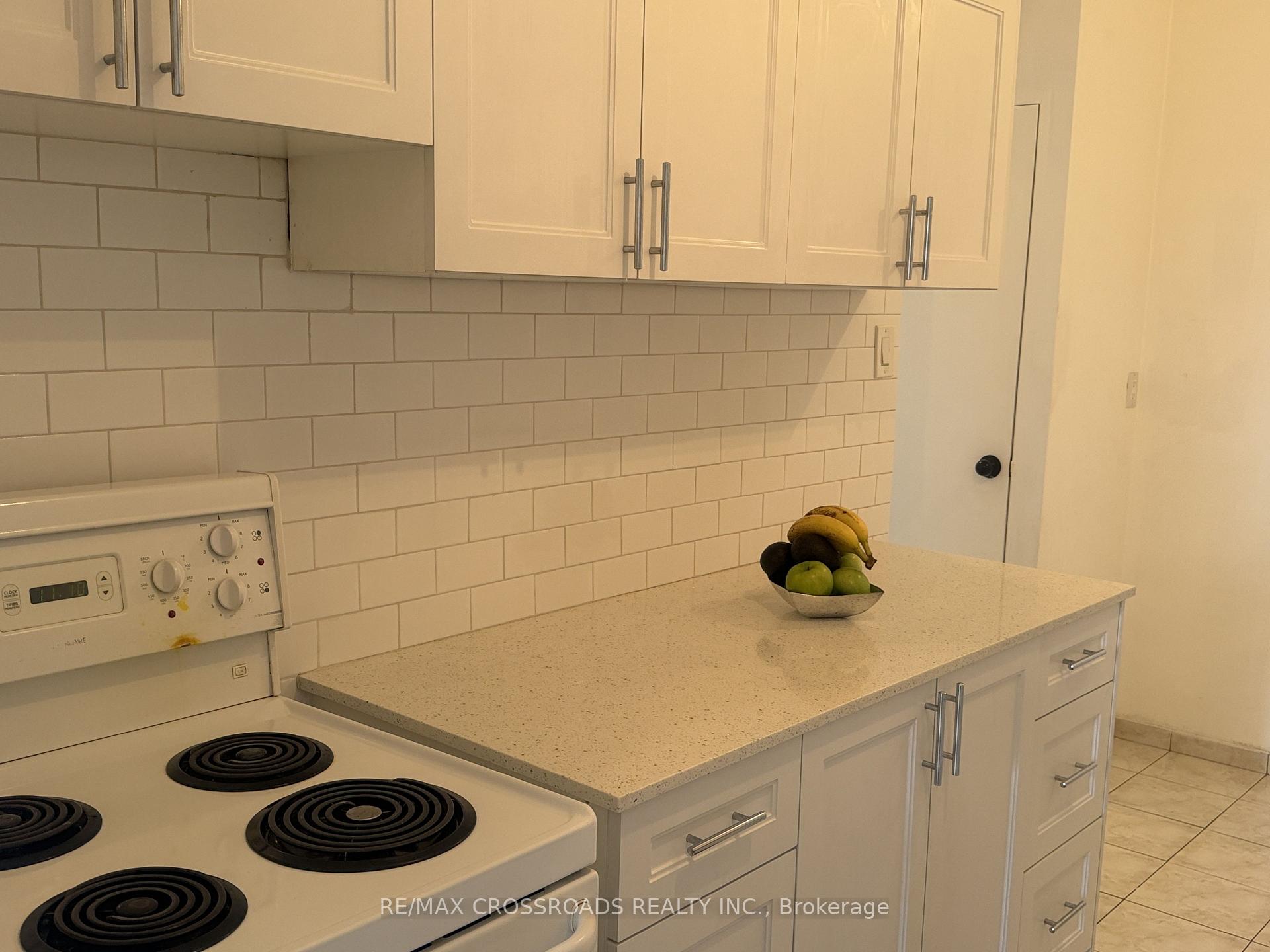 Photo 6 of Unit 1004, 5 Frith Road, North York, Glenfield-Jane Heights — HOMEH