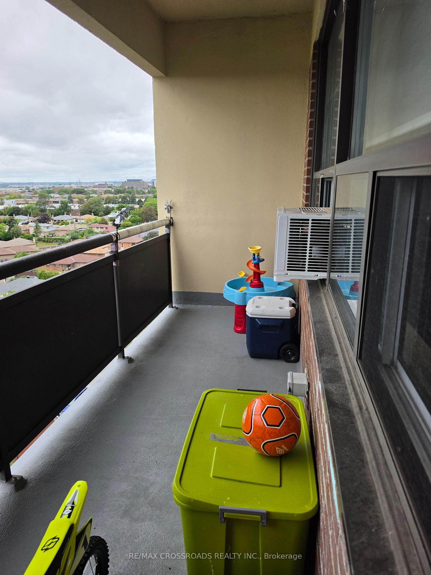 Photo 9 of Unit 1004, 5 Frith Road, North York, Glenfield-Jane Heights — HOMEH
