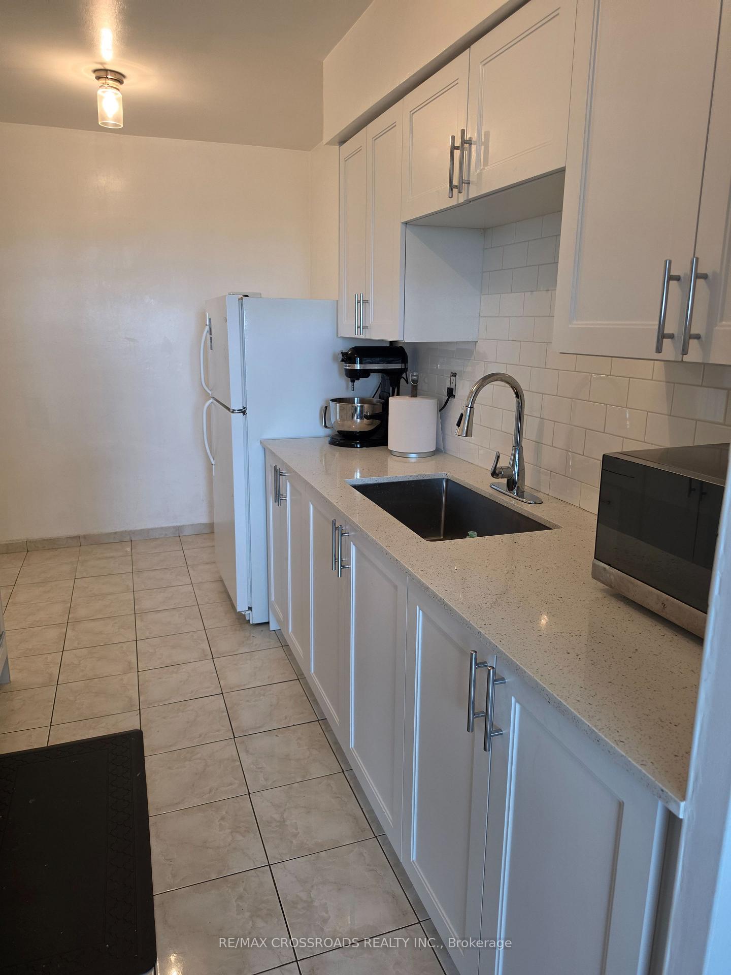 Photo 10 of Unit 1004, 5 Frith Road, North York, Glenfield-Jane Heights — HOMEH