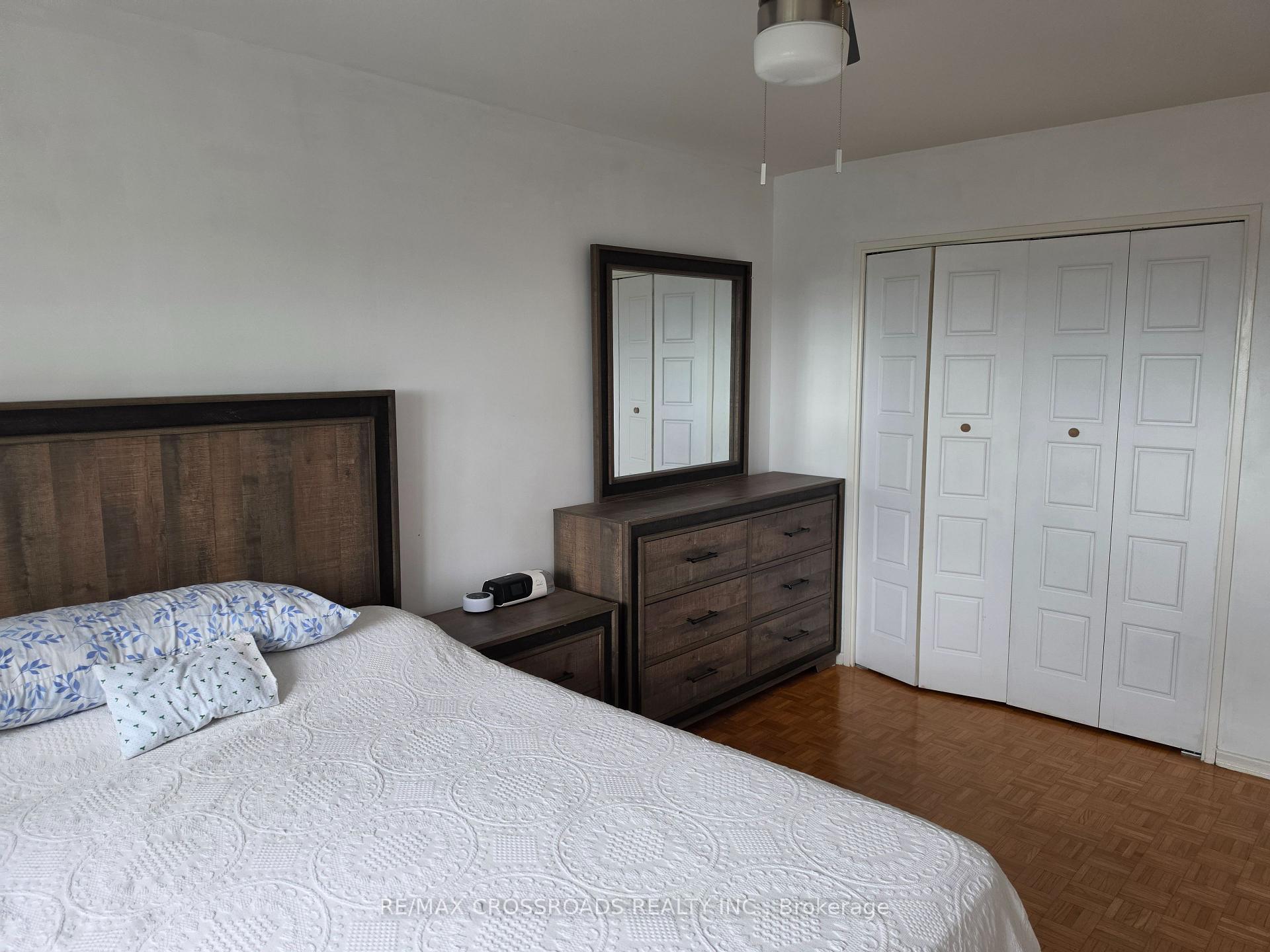 Photo 13 of Unit 1004, 5 Frith Road, North York, Glenfield-Jane Heights — HOMEH