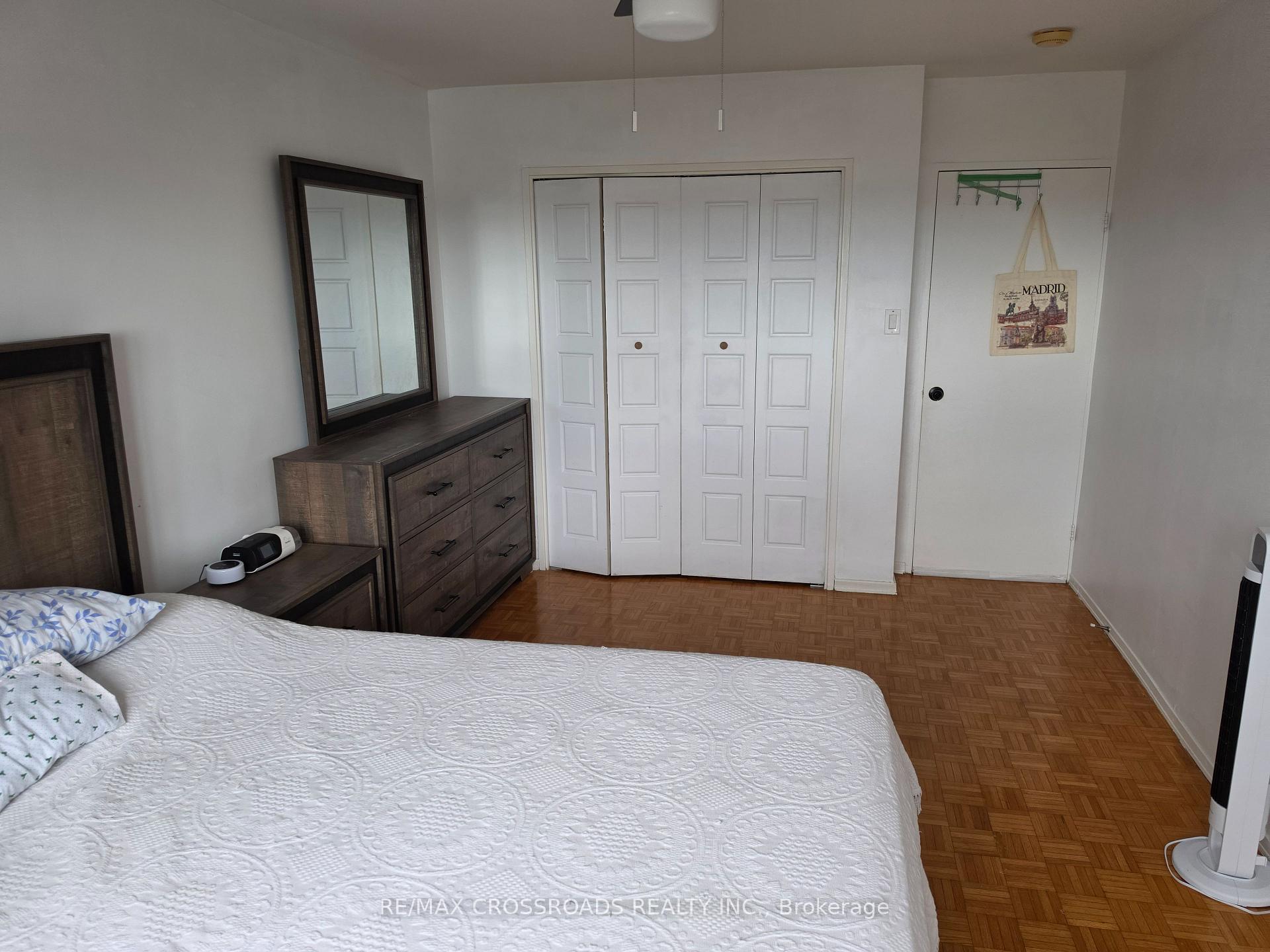 Photo 14 of Unit 1004, 5 Frith Road, North York, Glenfield-Jane Heights — HOMEH