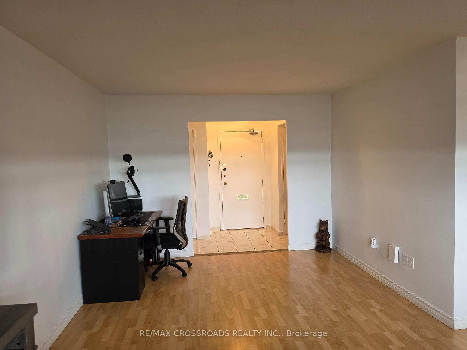 Photo 17 of Unit 1004, 5 Frith Road, North York, Glenfield-Jane Heights — HOMEH