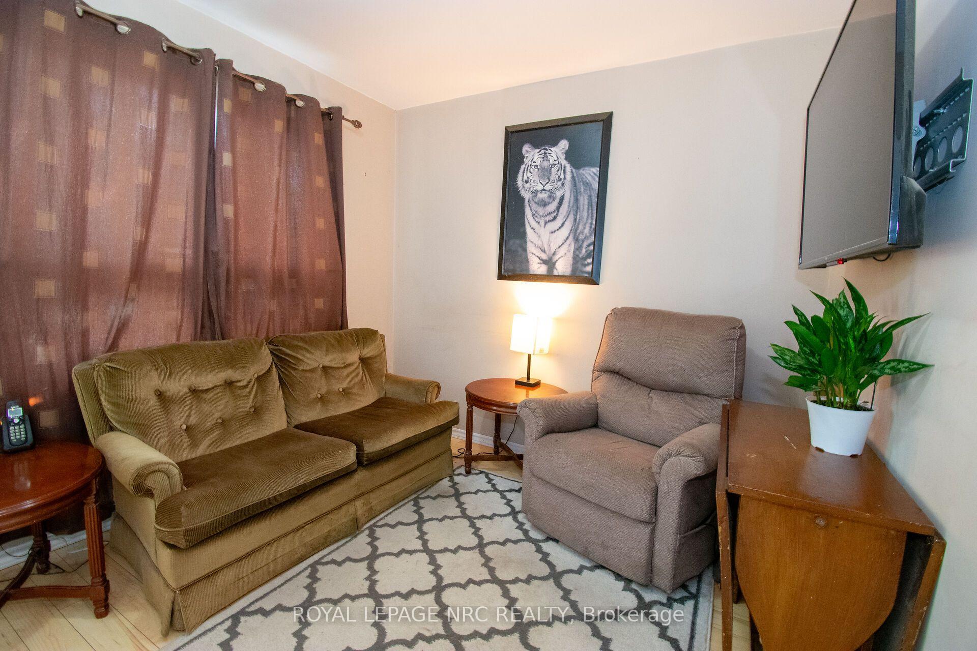 Photo 8 of 13 Mildred Avenue, St. Catharines, Haig — HOMEH
