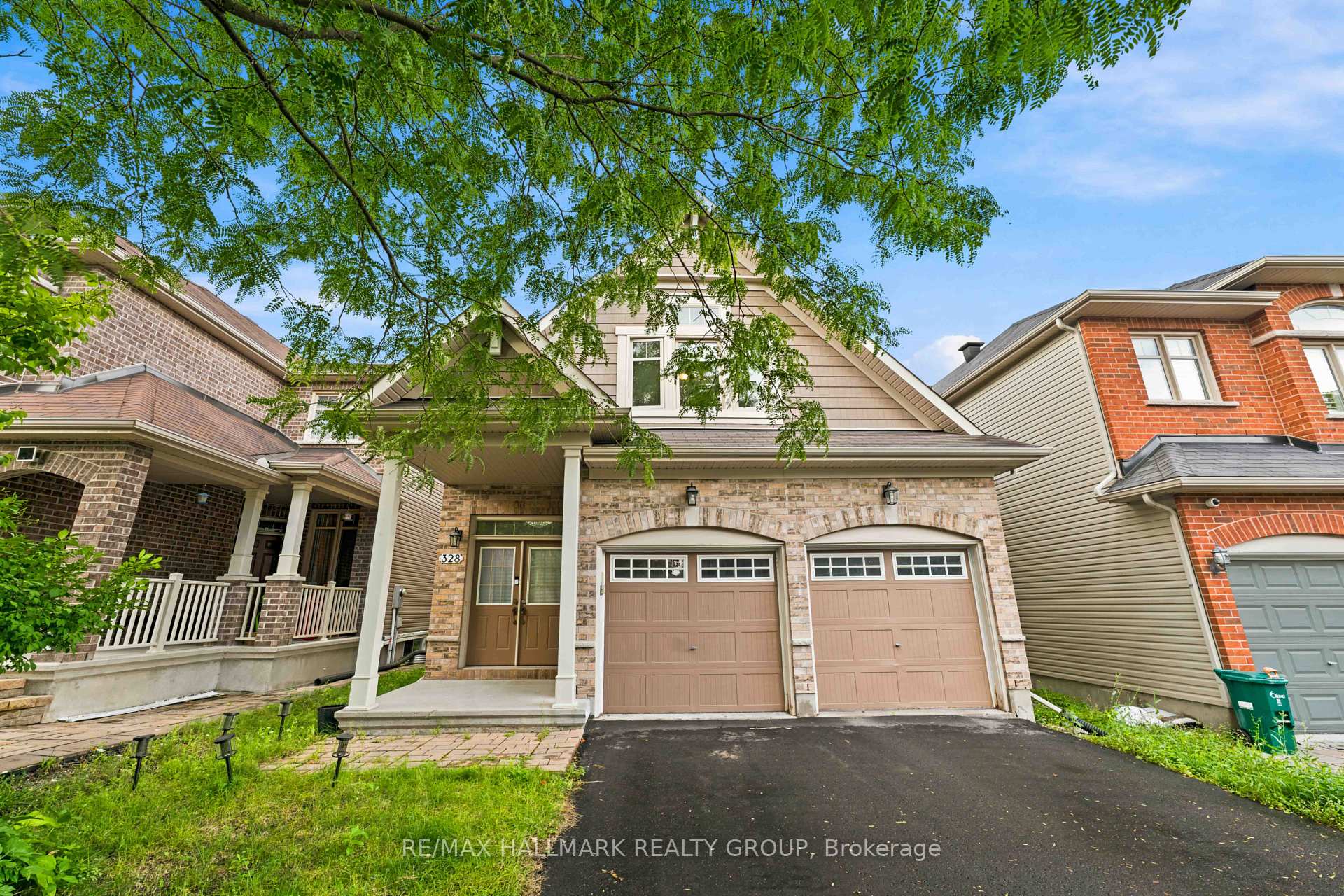 Photo 2 of 328 Laughlin Circle, Ottawa, Kanata - Kanata Lakes/Heritage Hills — HOMEH