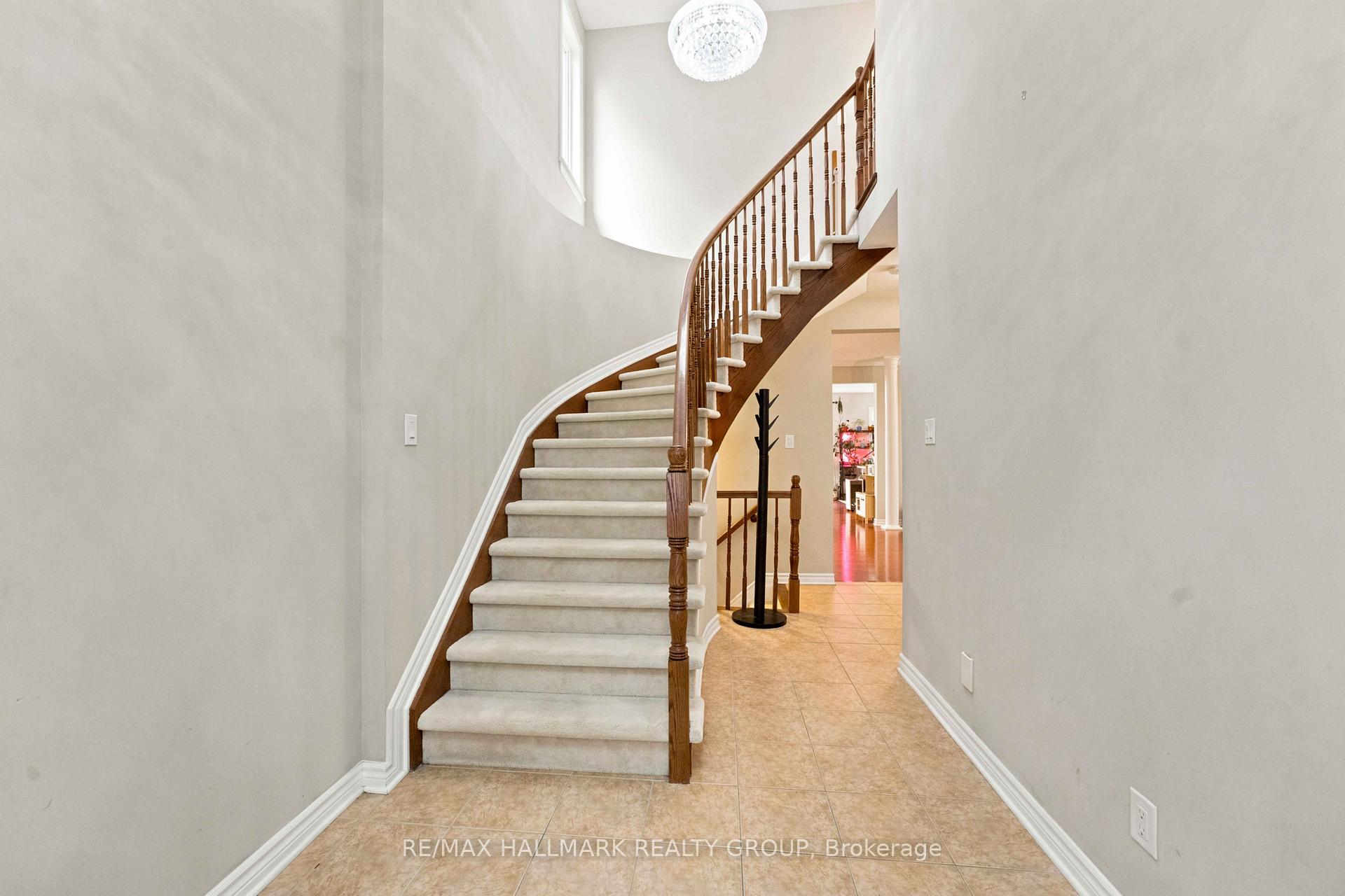 Photo 4 of 328 Laughlin Circle, Ottawa, Kanata - Kanata Lakes/Heritage Hills — HOMEH