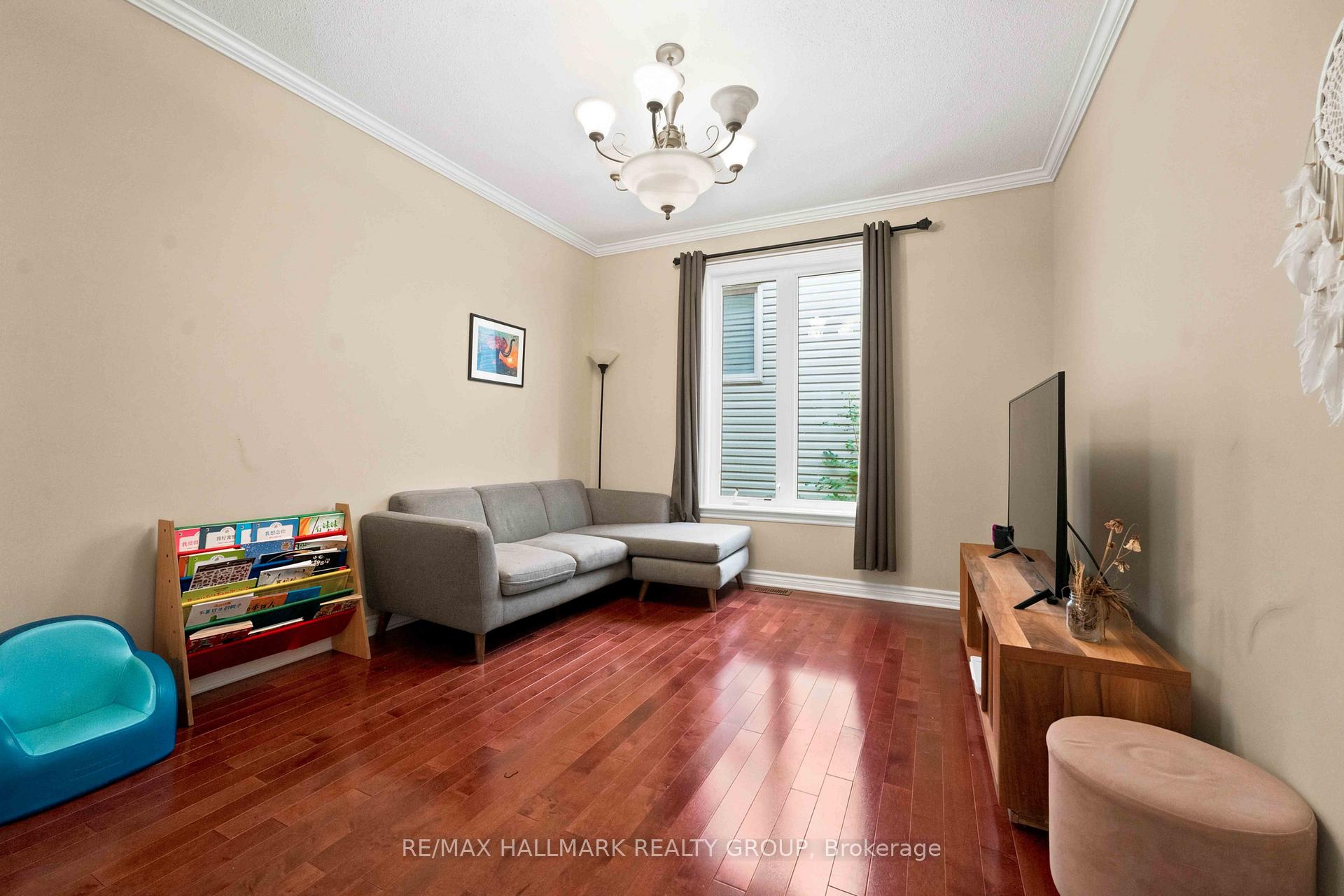 Photo 6 of 328 Laughlin Circle, Ottawa, Kanata - Kanata Lakes/Heritage Hills — HOMEH