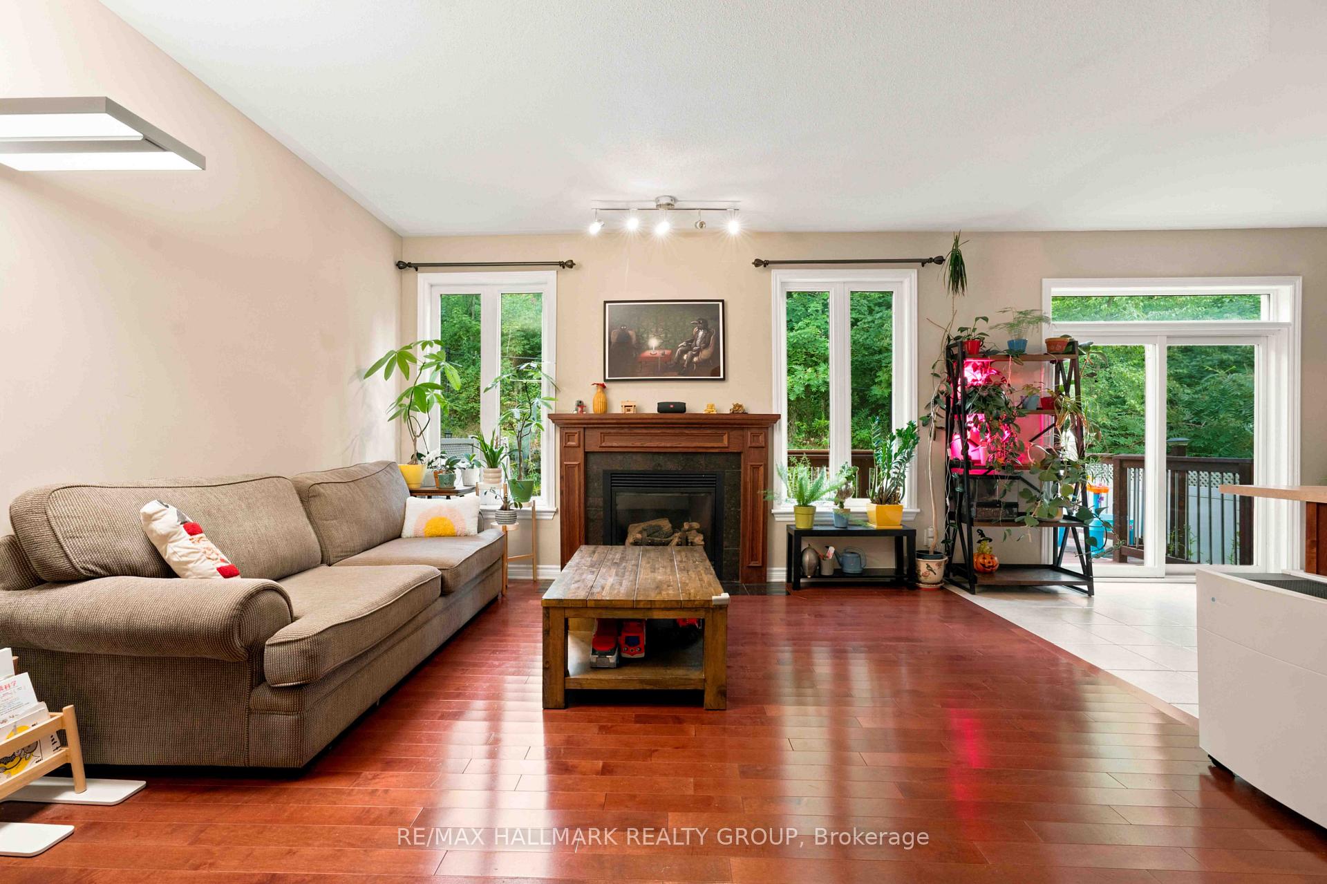 Photo 10 of 328 Laughlin Circle, Ottawa, Kanata - Kanata Lakes/Heritage Hills — HOMEH