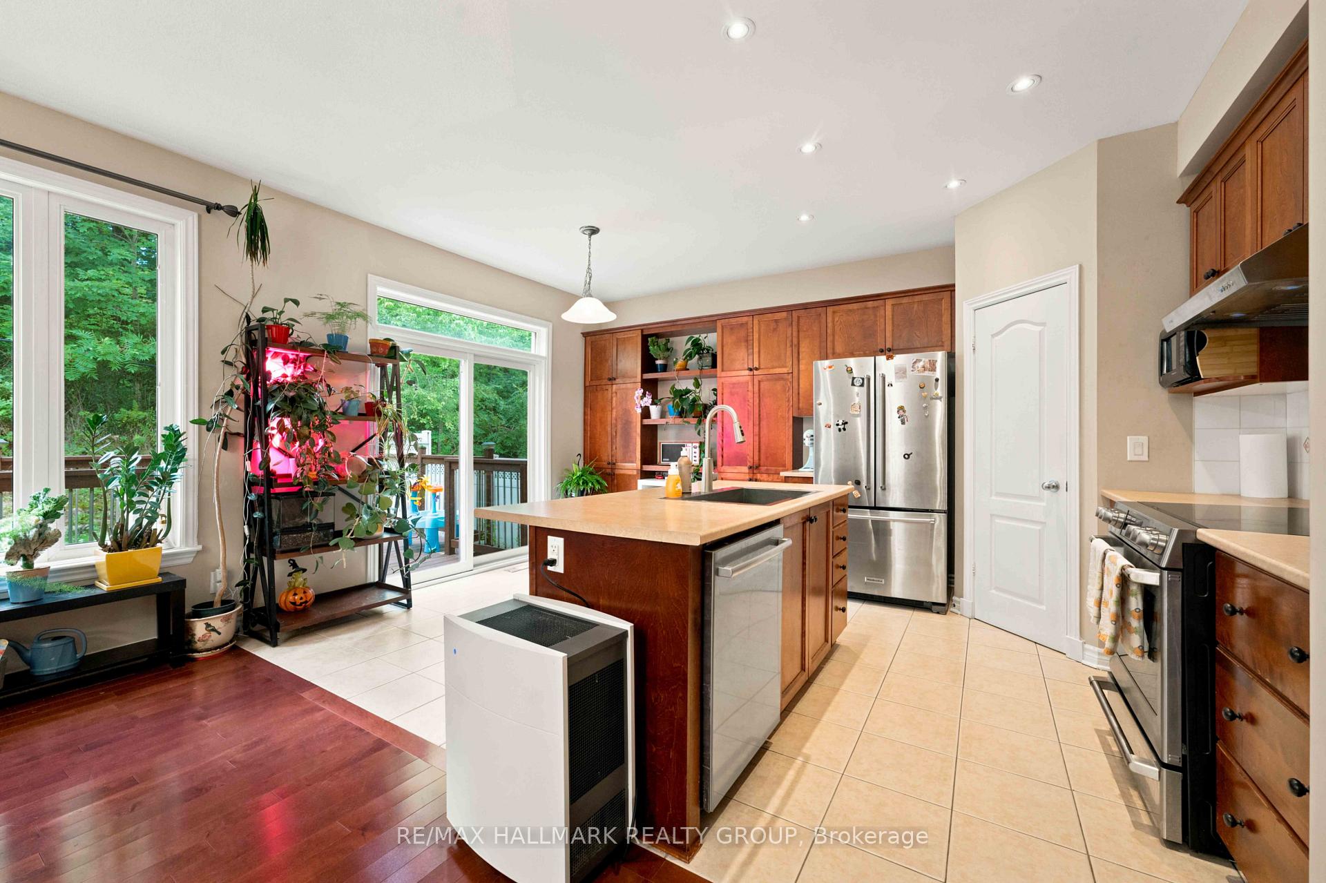 Photo 11 of 328 Laughlin Circle, Ottawa, Kanata - Kanata Lakes/Heritage Hills — HOMEH
