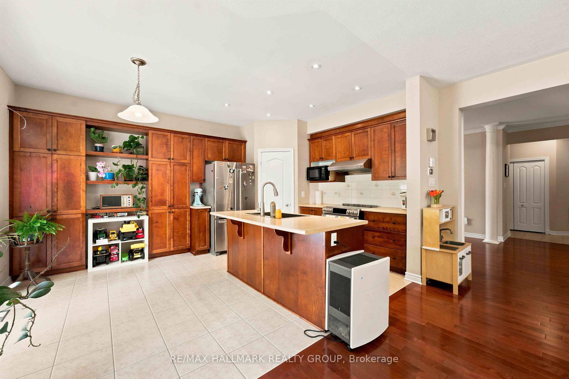 Photo 13 of 328 Laughlin Circle, Ottawa, Kanata - Kanata Lakes/Heritage Hills — HOMEH