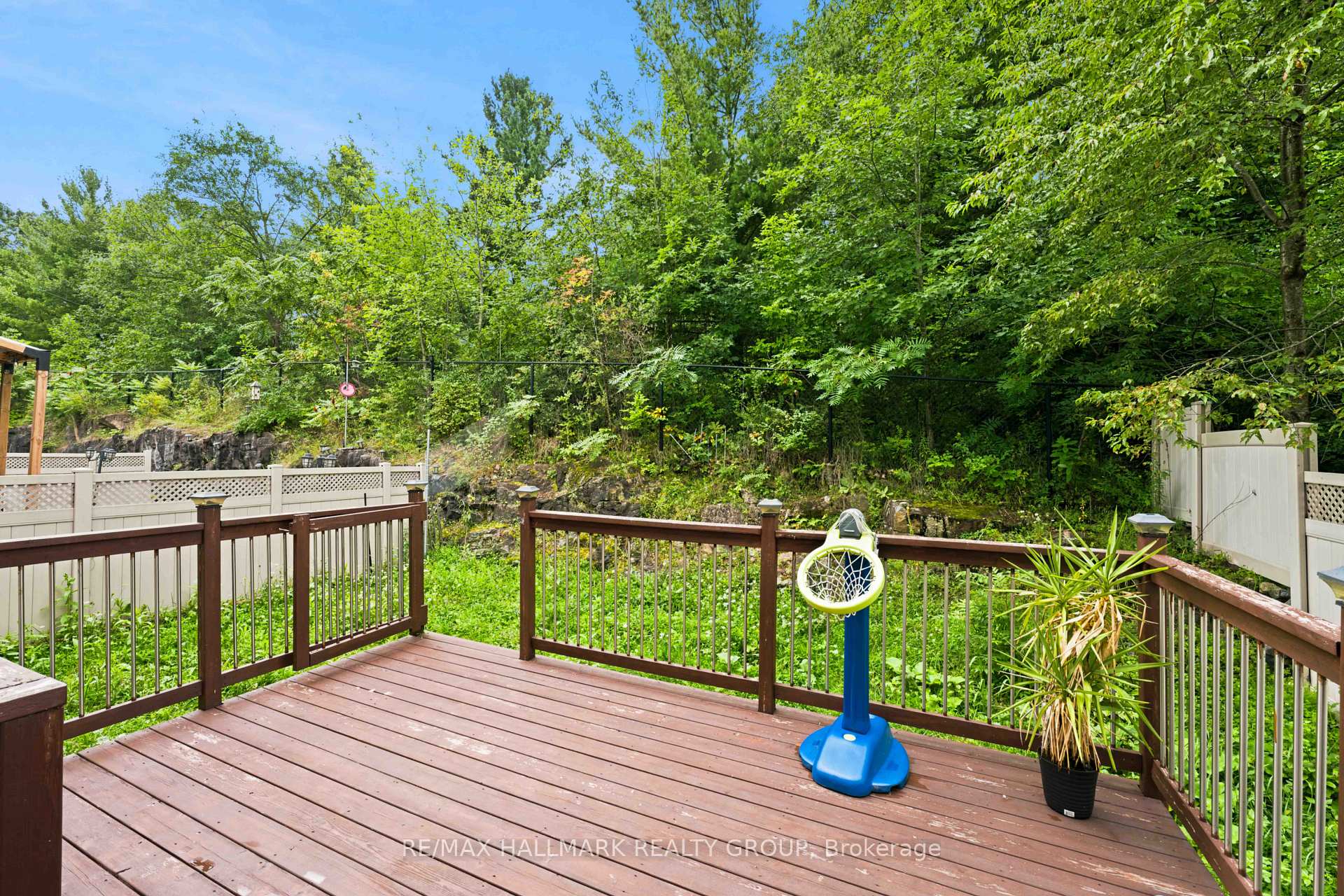 Photo 26 of 328 Laughlin Circle, Ottawa, Kanata - Kanata Lakes/Heritage Hills — HOMEH