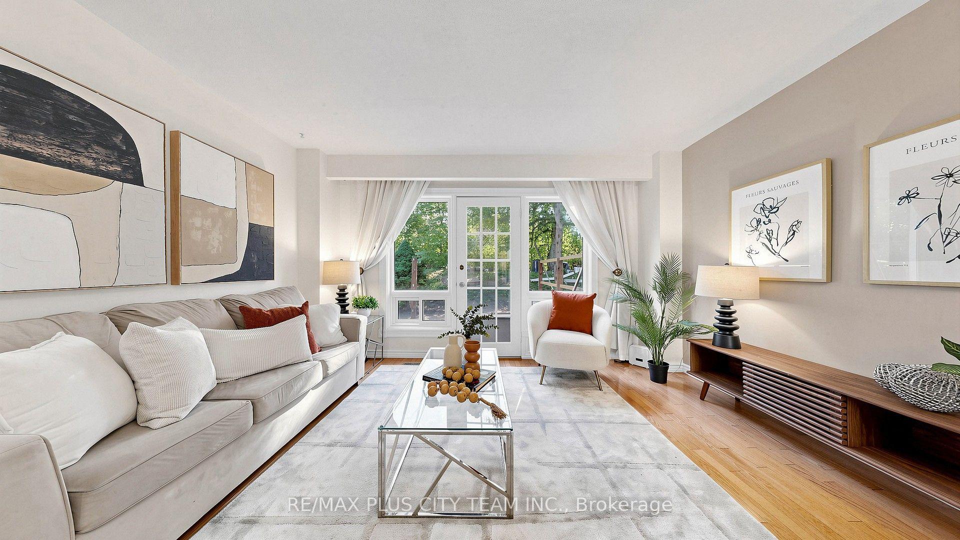 Photo 1 of Unit 16, 60 Tangle Briar Way, North York, Bayview Village — HOMEH