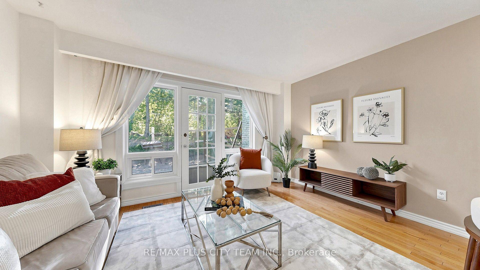 Photo 3 of Unit 16, 60 Tangle Briar Way, North York, Bayview Village — HOMEH