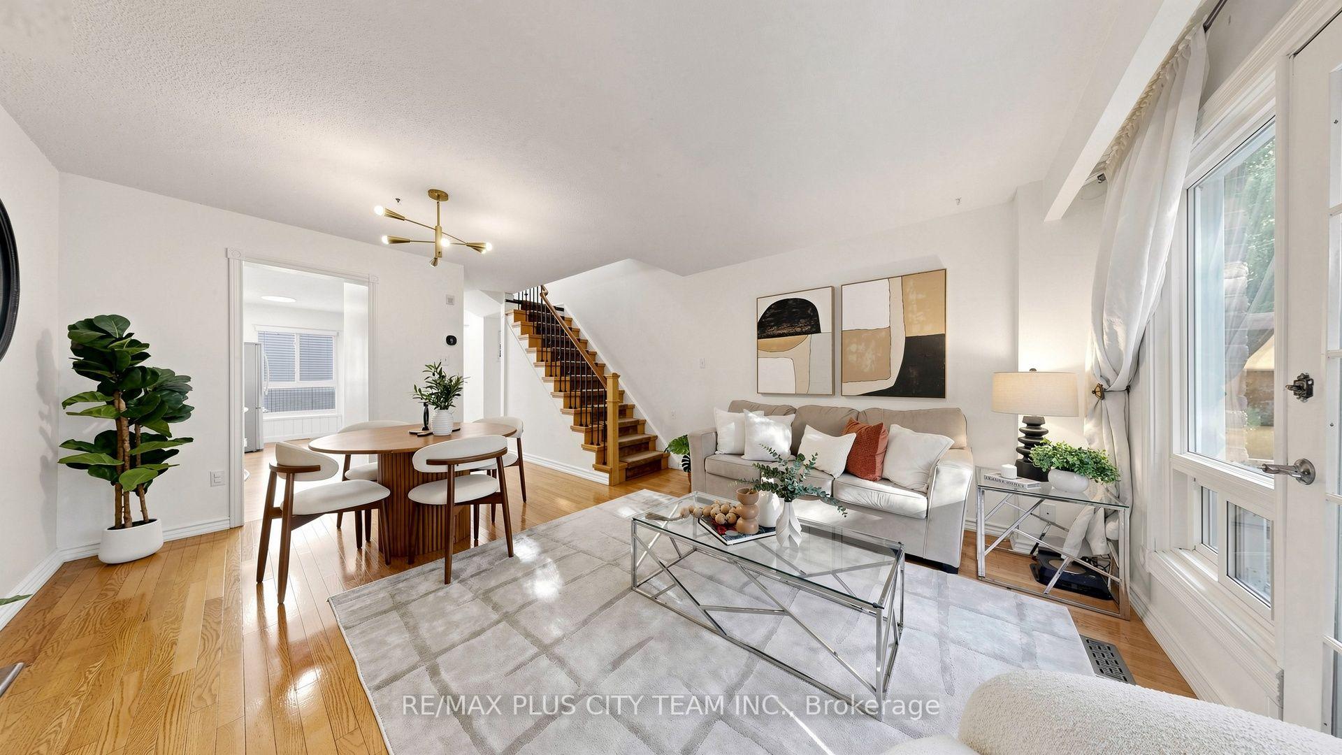 Photo 4 of Unit 16, 60 Tangle Briar Way, North York, Bayview Village — HOMEH