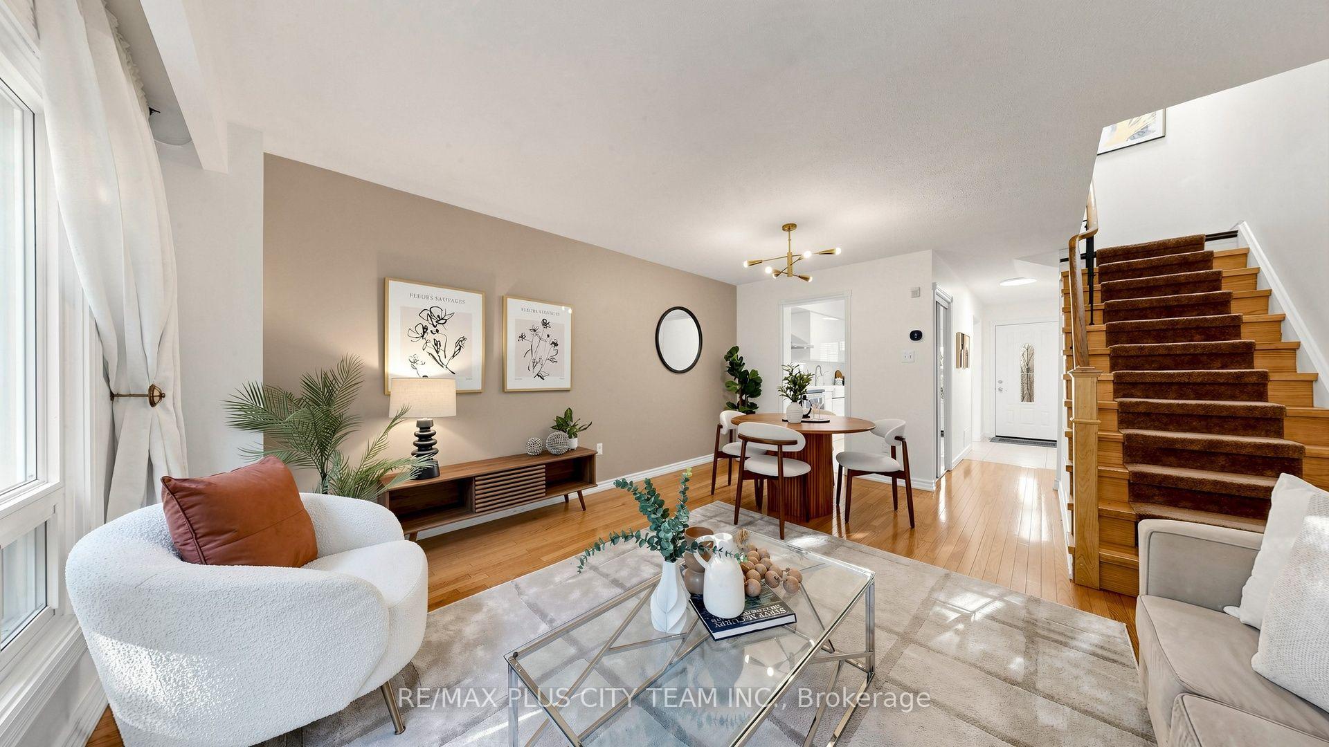 Photo 5 of Unit 16, 60 Tangle Briar Way, North York, Bayview Village — HOMEH