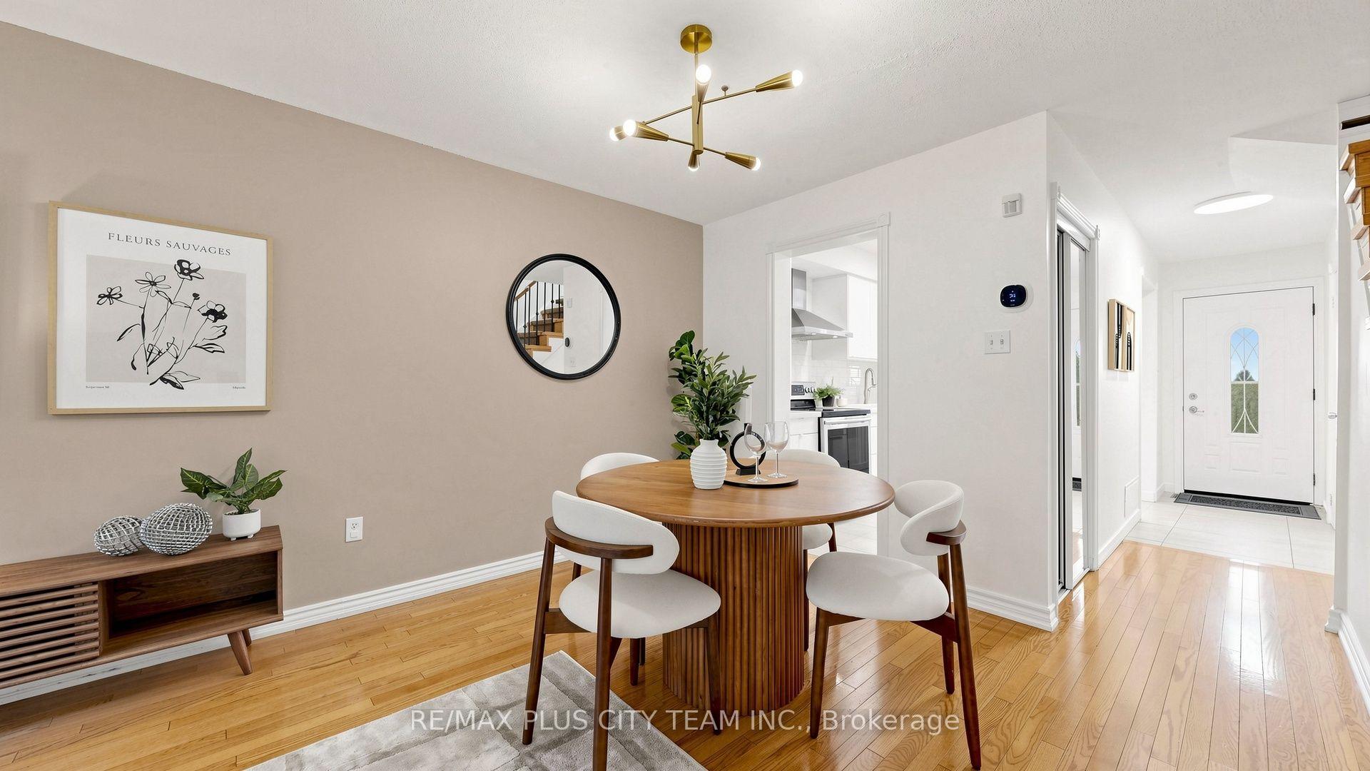 Photo 6 of Unit 16, 60 Tangle Briar Way, North York, Bayview Village — HOMEH
