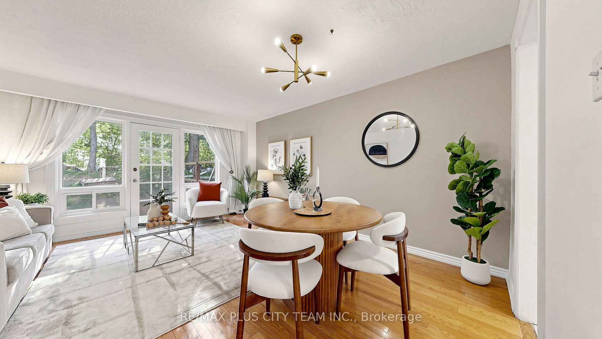 Photo 7 of Unit 16, 60 Tangle Briar Way, North York, Bayview Village — HOMEH
