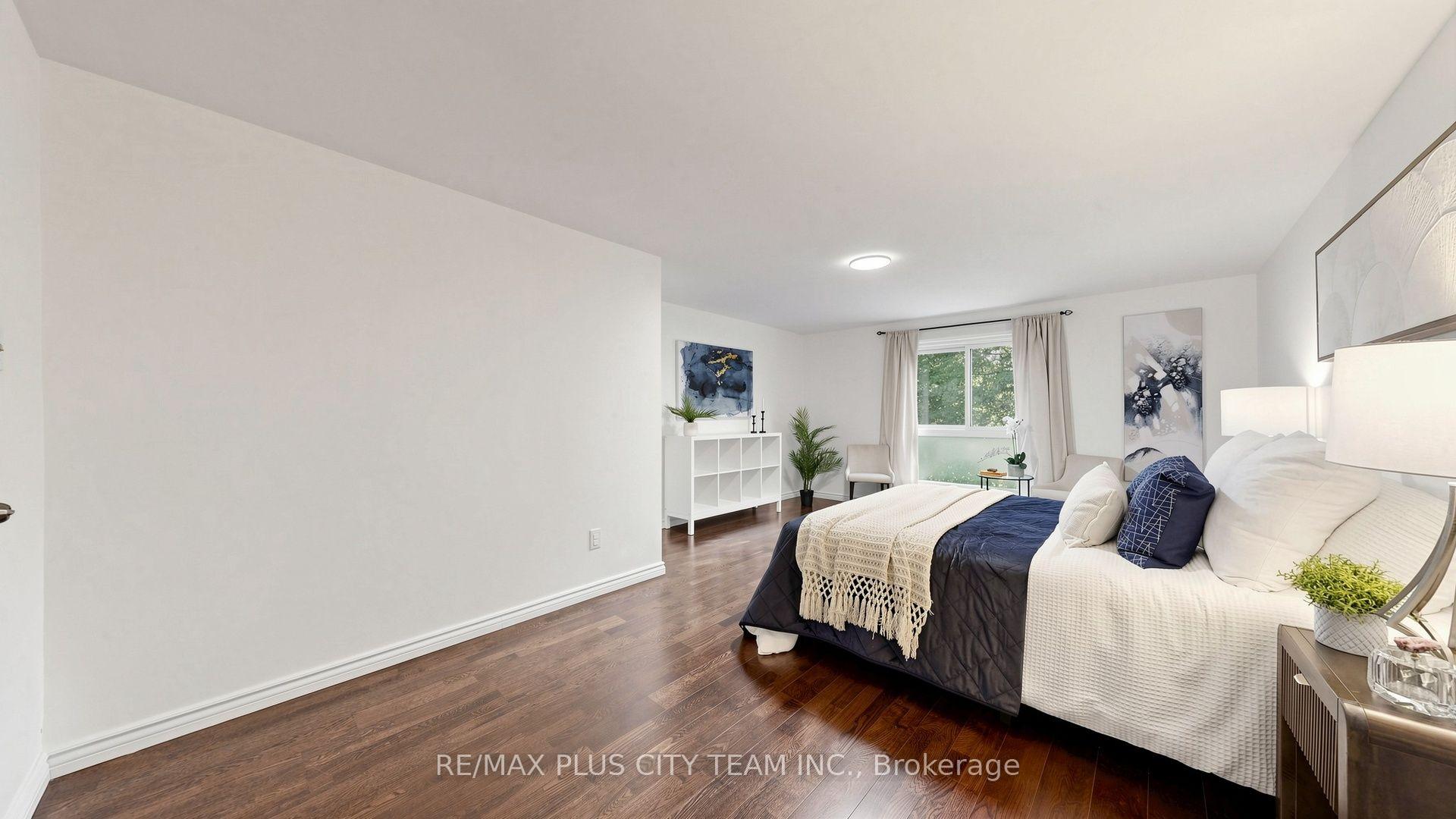 Photo 18 of Unit 16, 60 Tangle Briar Way, North York, Bayview Village — HOMEH