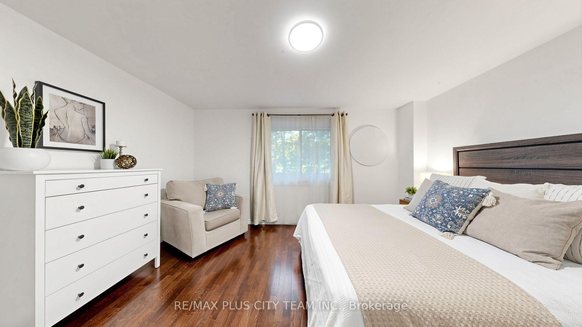 Photo 24 of Unit 16, 60 Tangle Briar Way, North York, Bayview Village — HOMEH