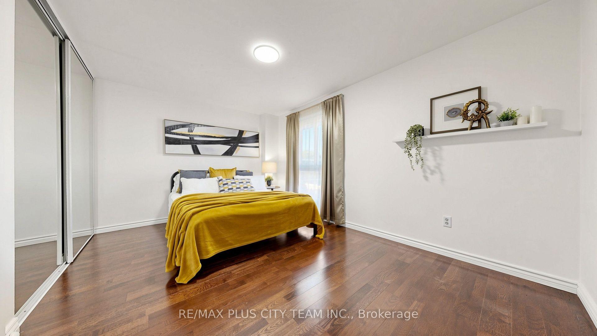 Photo 25 of Unit 16, 60 Tangle Briar Way, North York, Bayview Village — HOMEH
