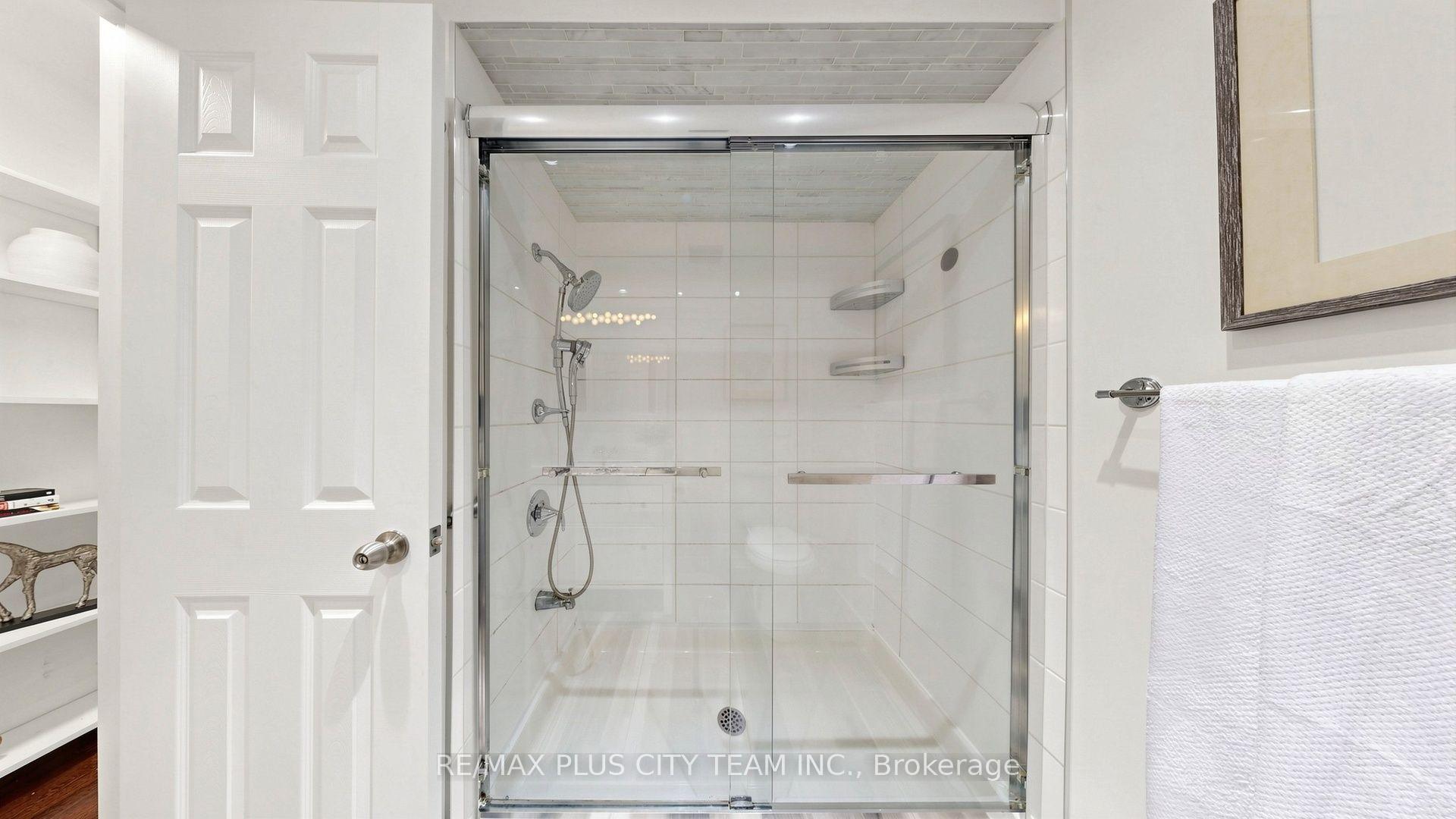 Photo 28 of Unit 16, 60 Tangle Briar Way, North York, Bayview Village — HOMEH