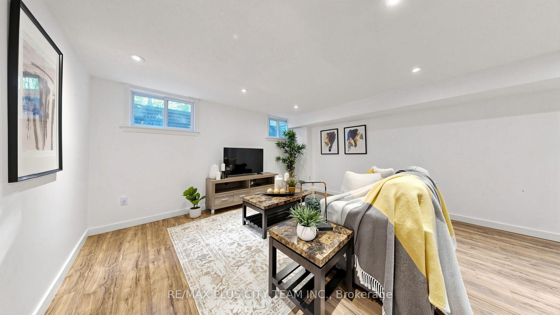 Photo 31 of Unit 16, 60 Tangle Briar Way, North York, Bayview Village — HOMEH