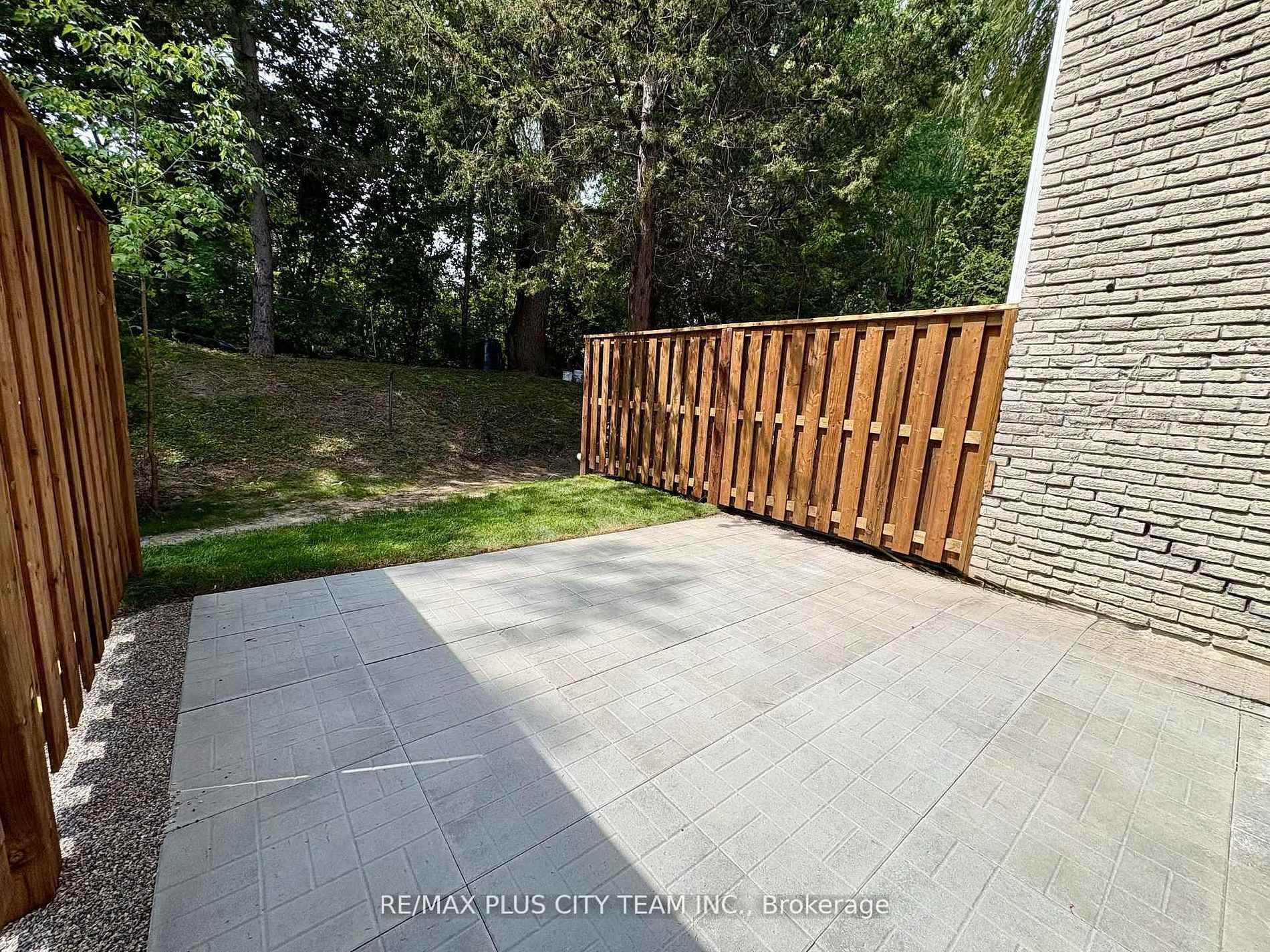 Photo 33 of Unit 16, 60 Tangle Briar Way, North York, Bayview Village — HOMEH