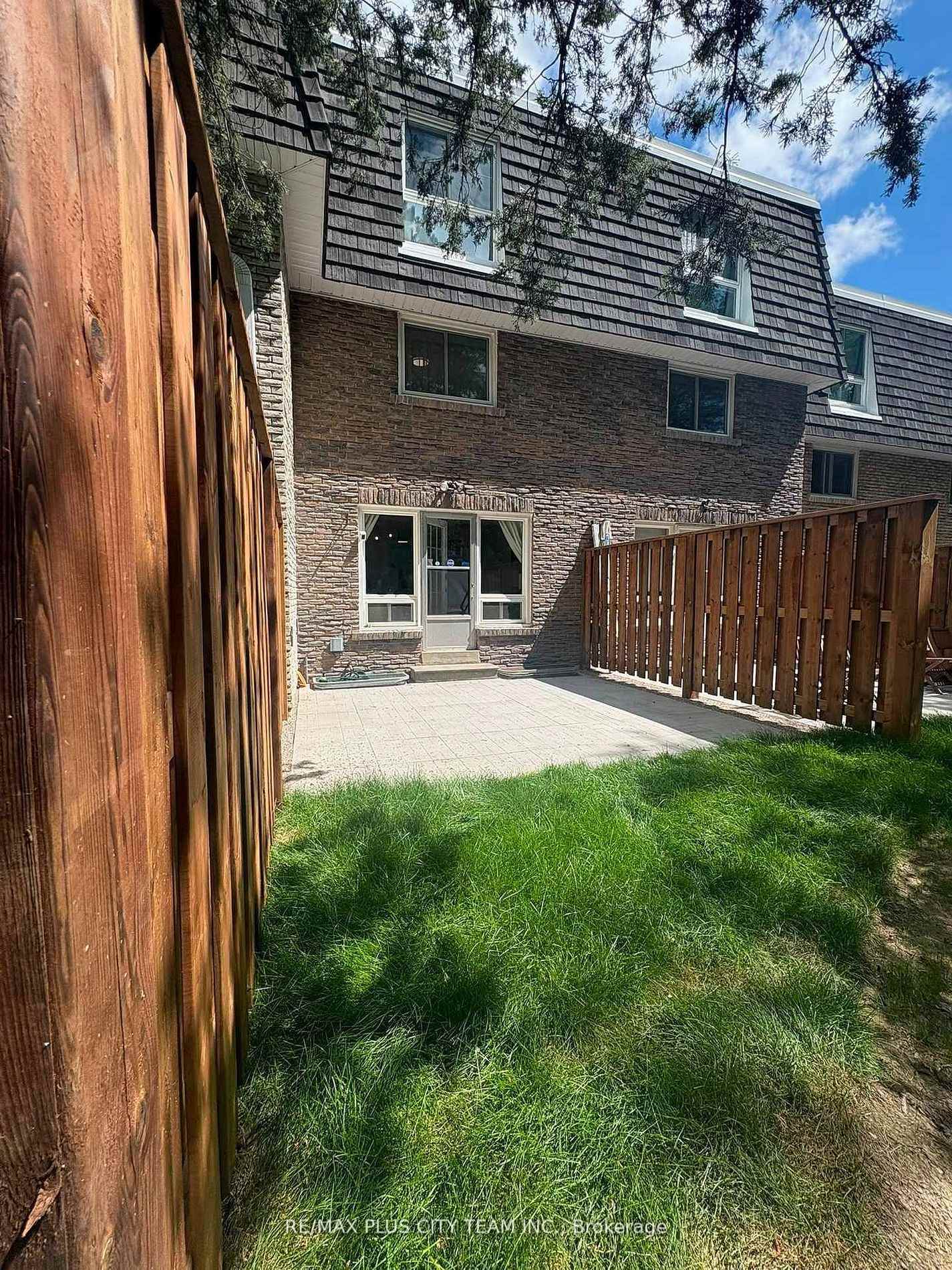 Photo 36 of Unit 16, 60 Tangle Briar Way, North York, Bayview Village — HOMEH