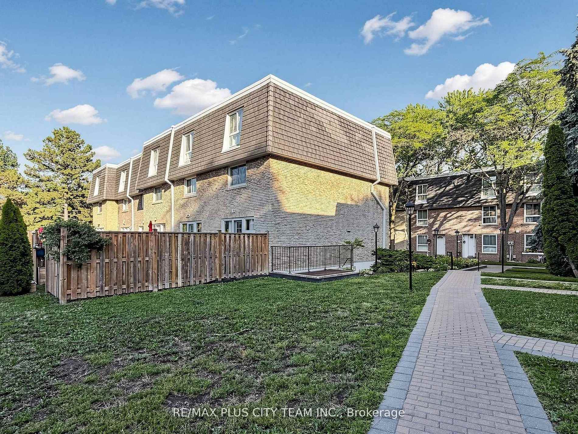 Photo 38 of Unit 16, 60 Tangle Briar Way, North York, Bayview Village — HOMEH