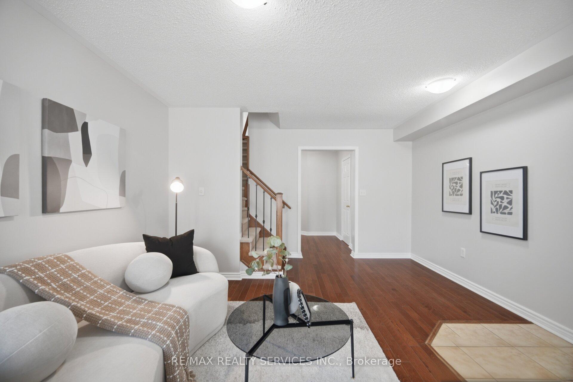Photo 10 of 9 Ollie Avenue, Brampton, Credit Valley — HOMEH