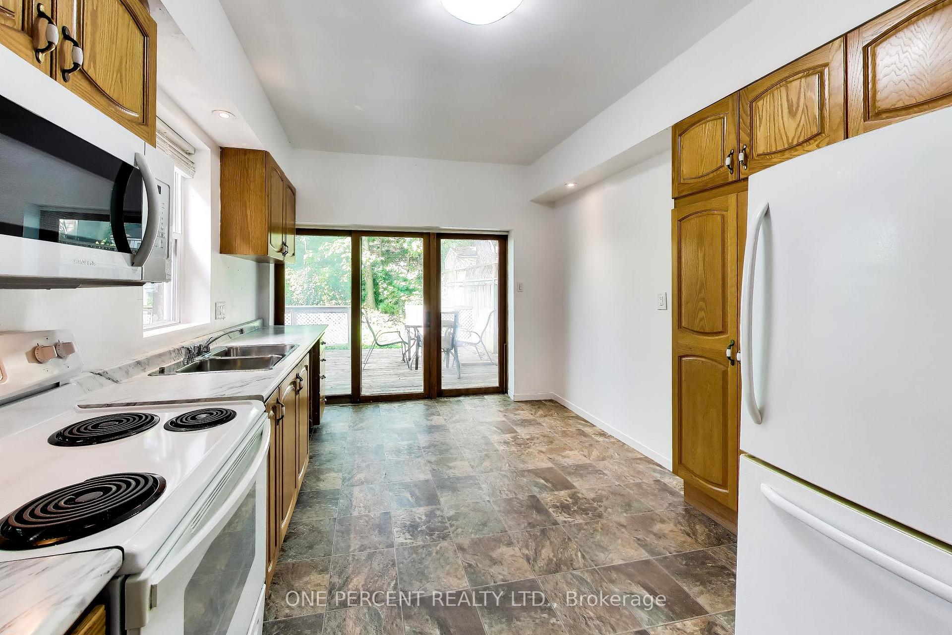 Photo 12 of 150 Beech Avenue, Toronto, The Beaches — HOMEH