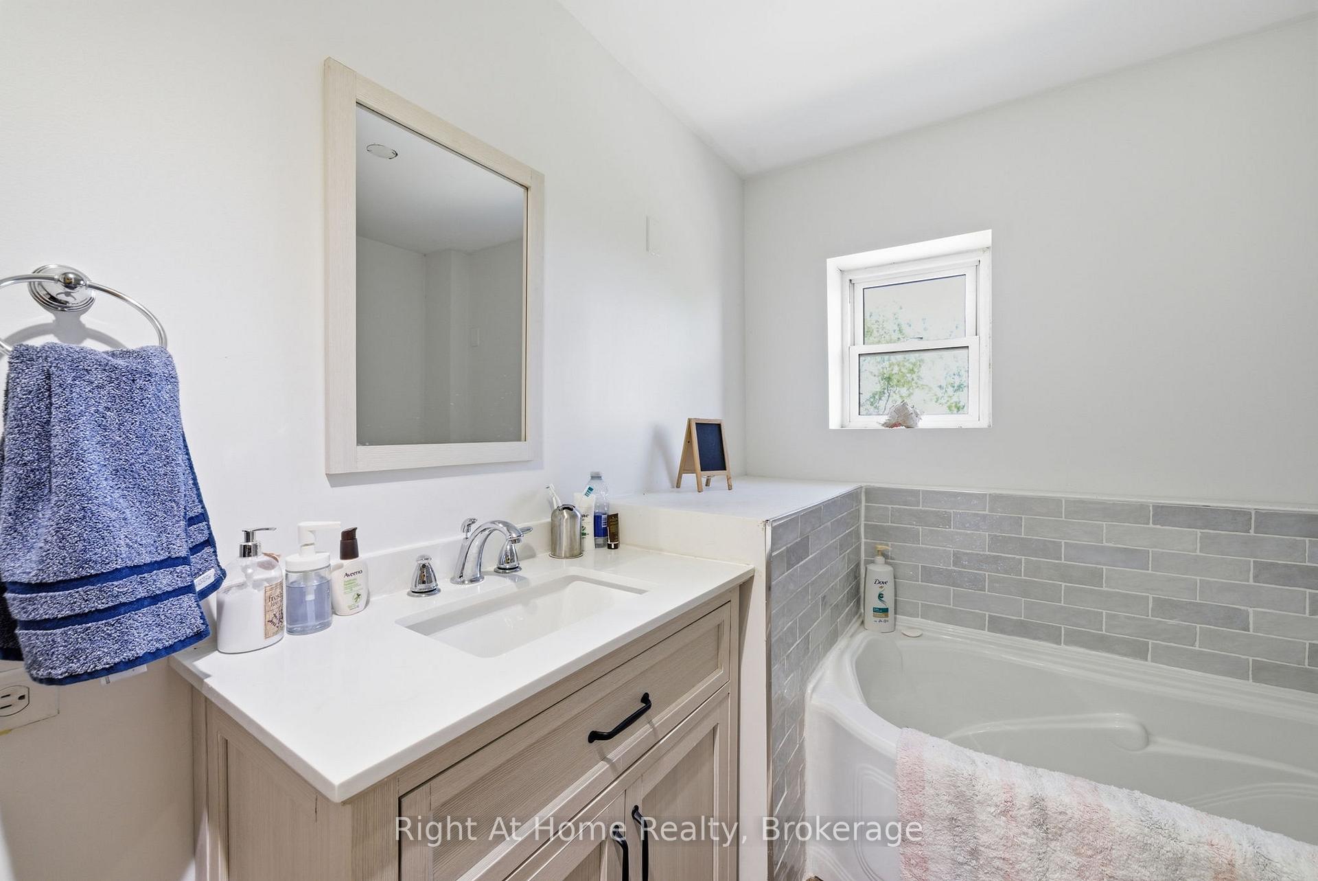 Photo 40 of 660 County Rd 19, Prince Edward County, Ameliasburg Ward — HOMEH