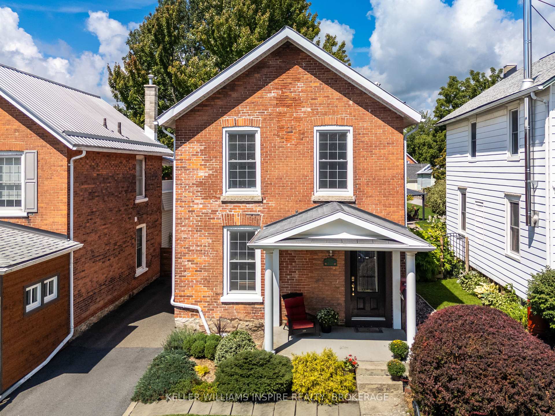 Photo 2 of 124 John Street, Gananoque, Gananoque — HOMEH