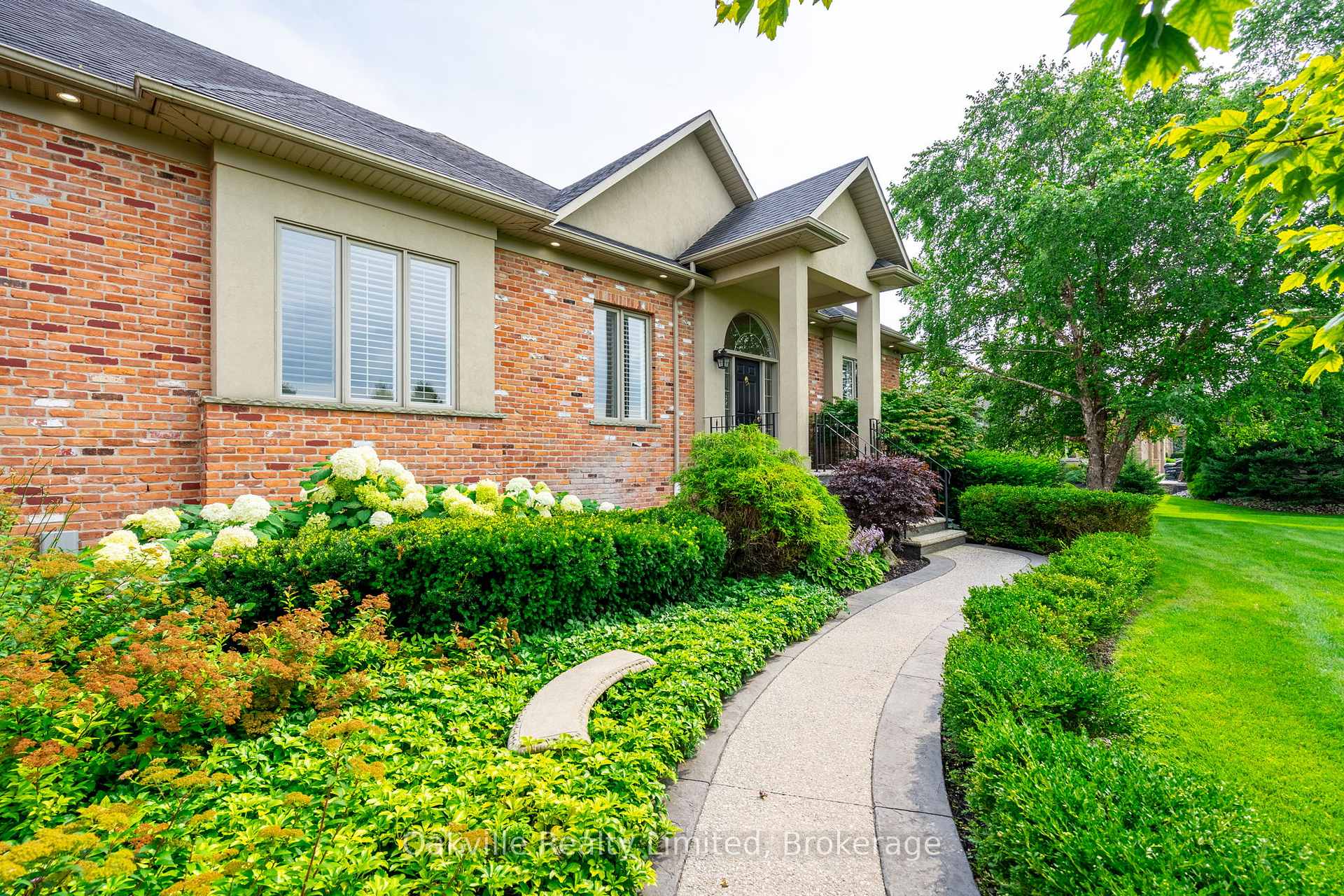 Photo 2 of 45 Gatepost Pl Gatepost Place, Hamilton, Lynden — HOMEH