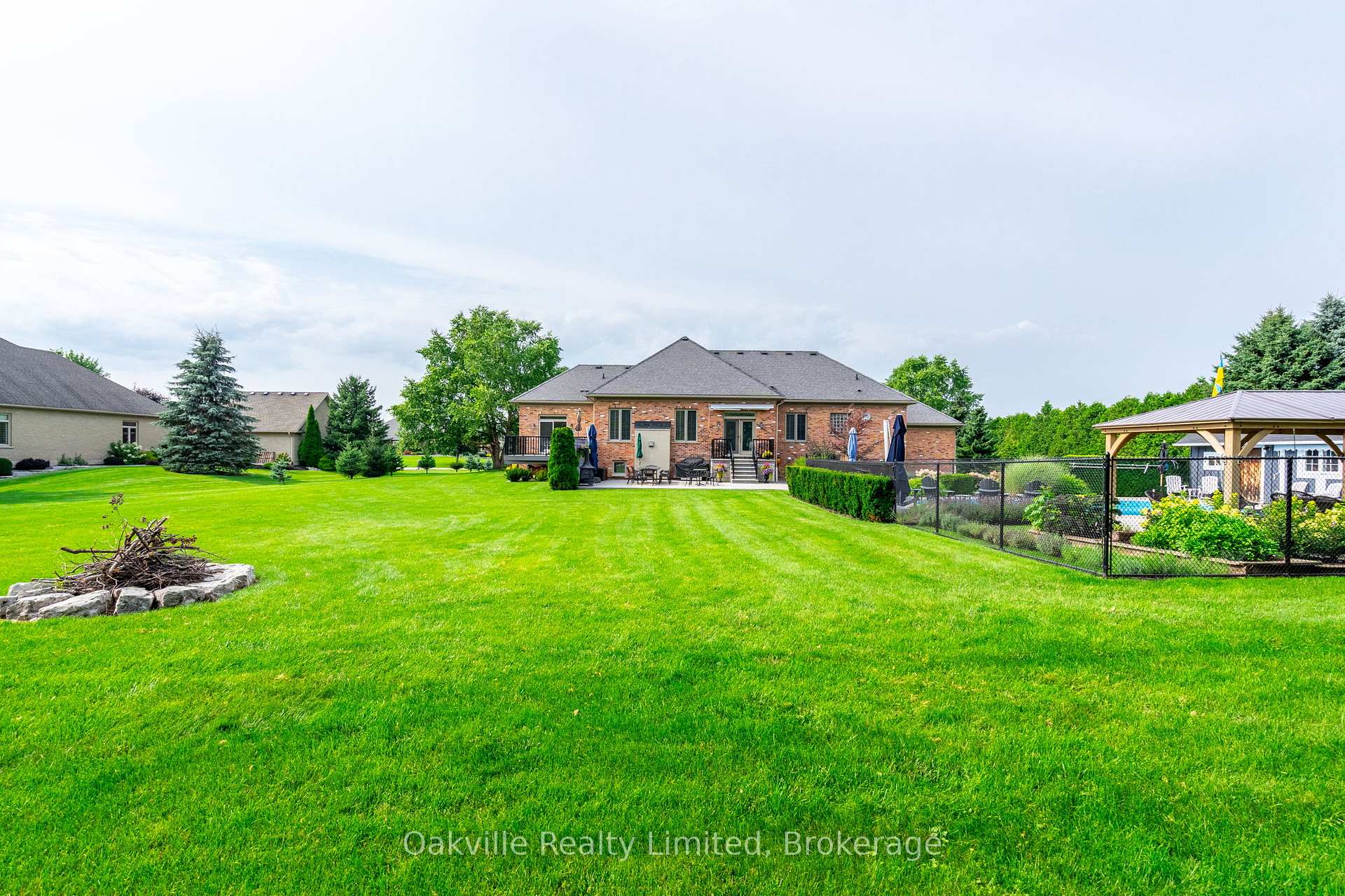 Photo 45 of 45 Gatepost Pl Gatepost Place, Hamilton, Lynden — HOMEH