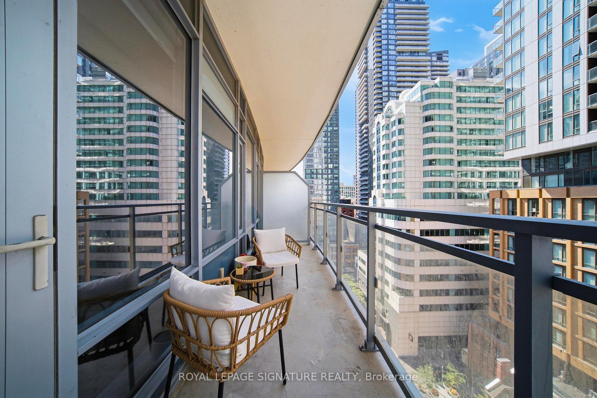 Photo 6 of Unit 1001, 21 Widmer Street, Toronto, Waterfront Communities — HOMEH