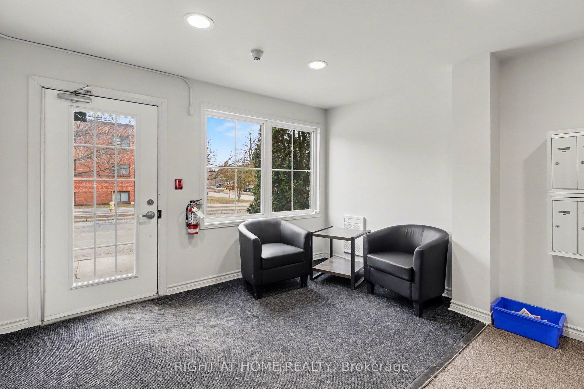 Photo 5 of Unit 202, 646 Cummings Avenue, Ottawa, Castle Heights/Rideau High — HOMEH