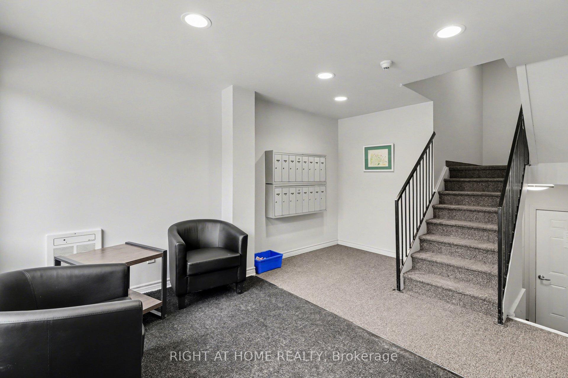 Photo 6 of Unit 202, 646 Cummings Avenue, Ottawa, Castle Heights/Rideau High — HOMEH