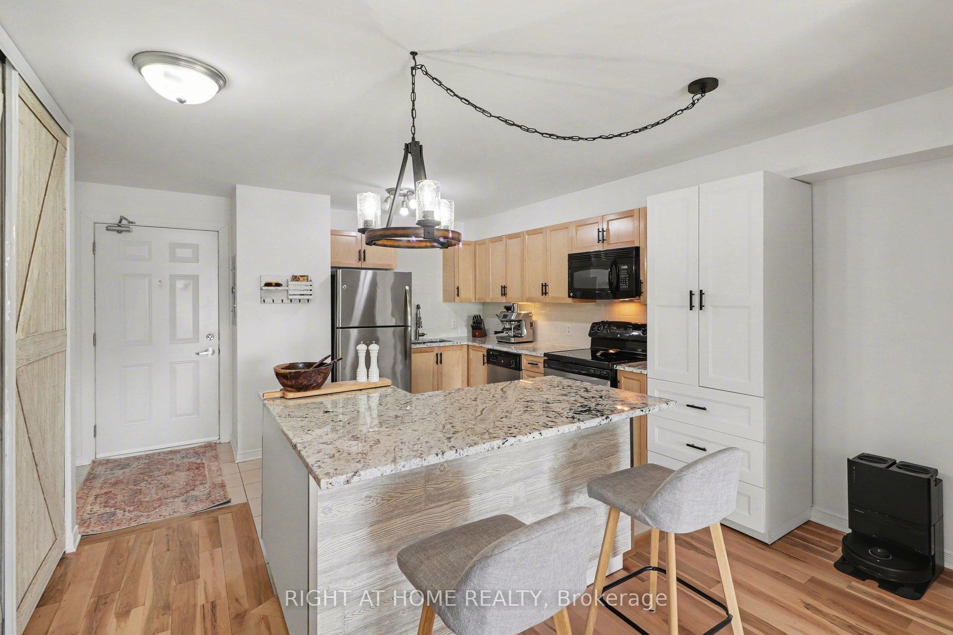 Photo 16 of Unit 202, 646 Cummings Avenue, Ottawa, Castle Heights/Rideau High — HOMEH