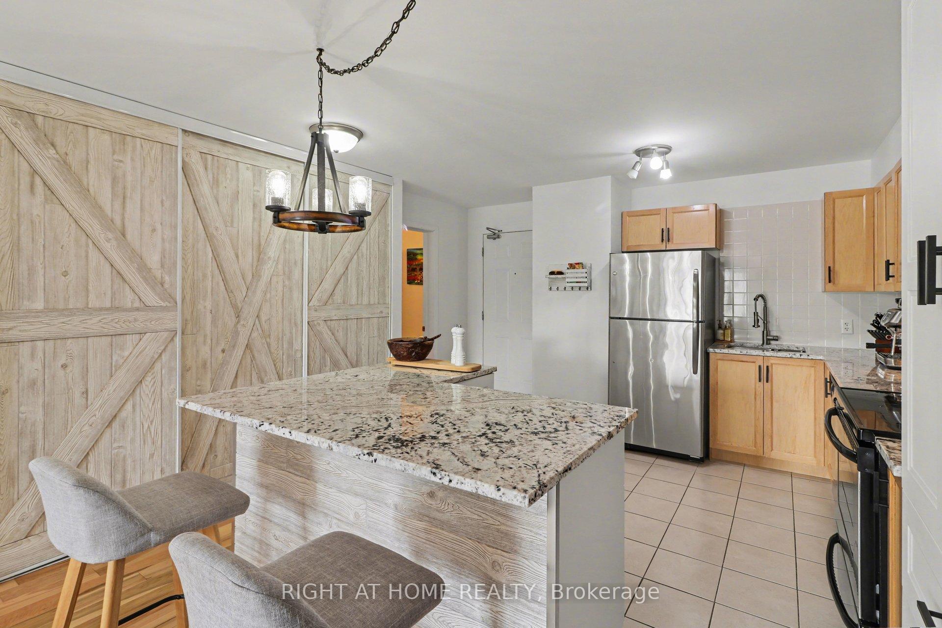 Photo 17 of Unit 202, 646 Cummings Avenue, Ottawa, Castle Heights/Rideau High — HOMEH
